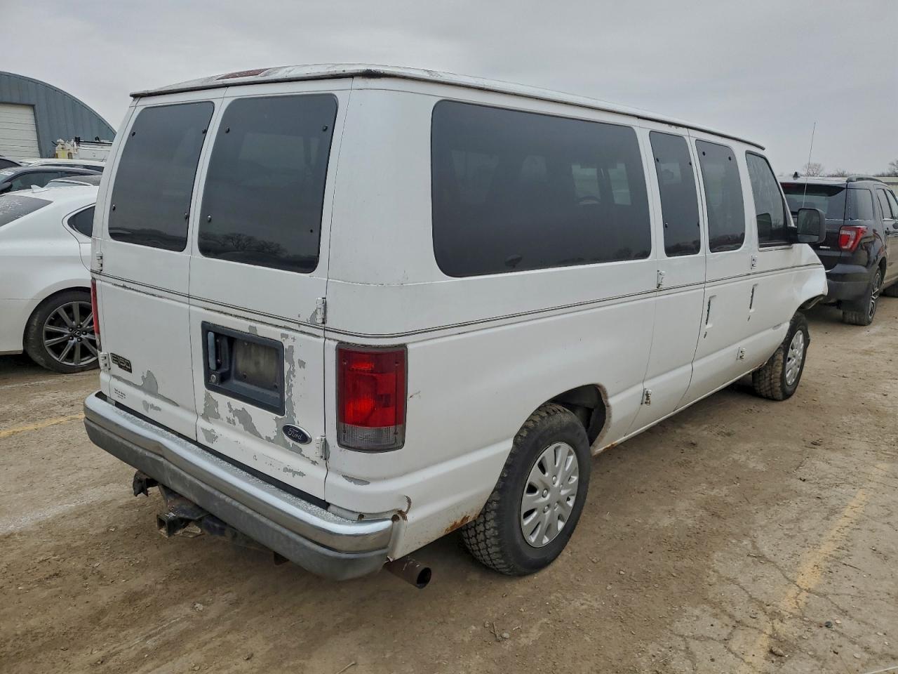 2004 Ford Econoline E150 Wagon White vin: 1FMRE11L44HB09085
