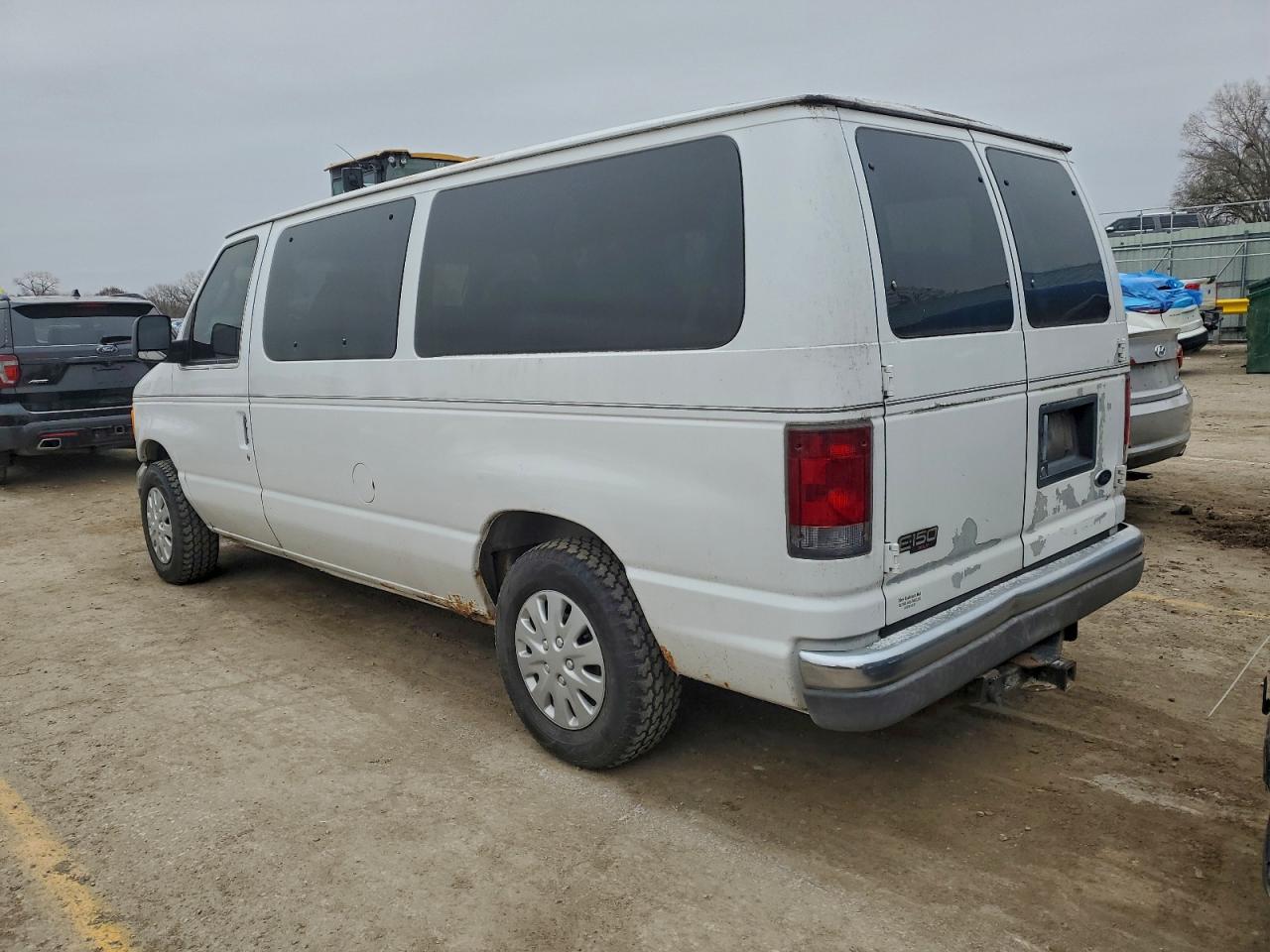 2004 Ford Econoline E150 Wagon White vin: 1FMRE11L44HB09085