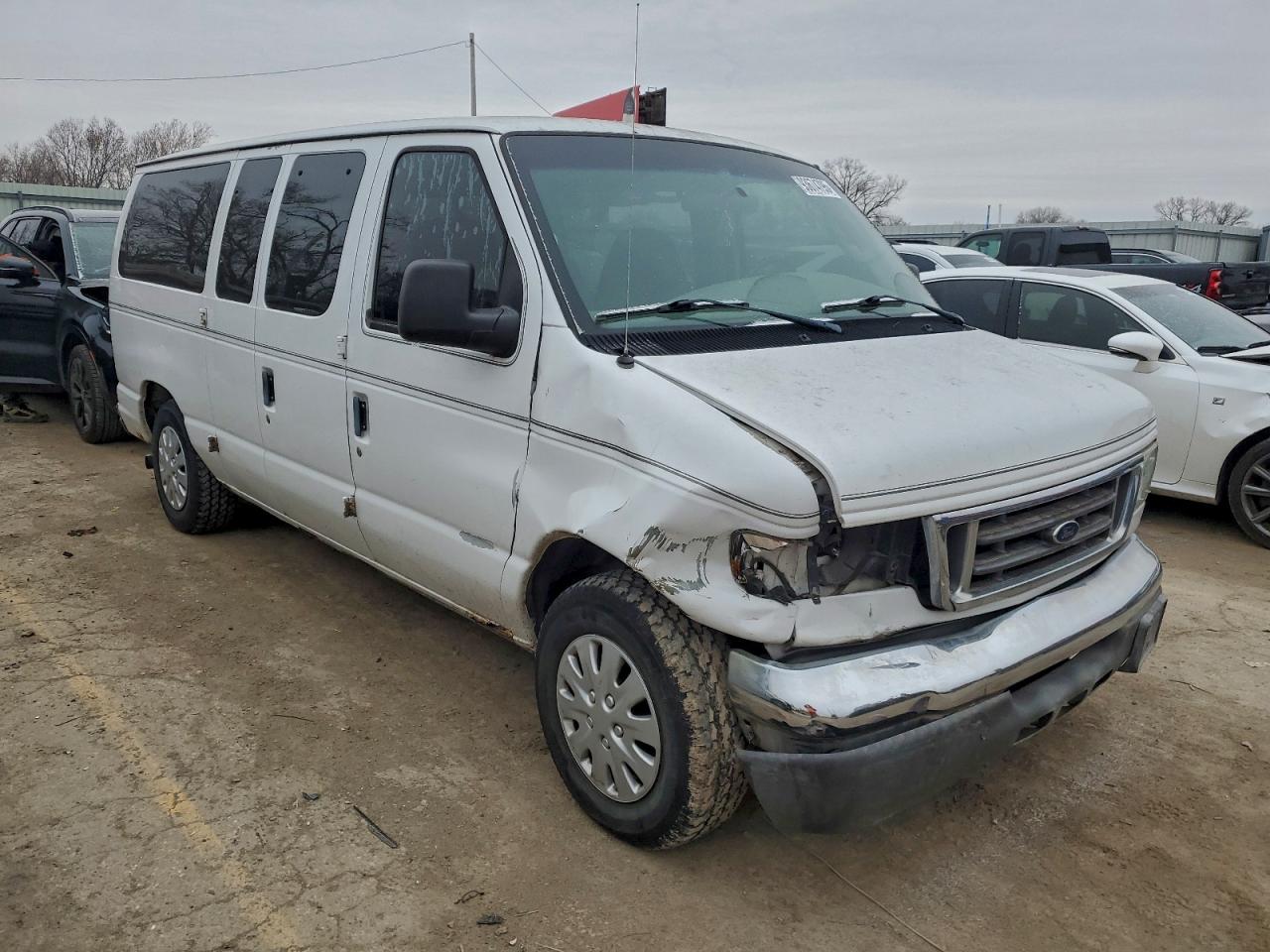 2004 Ford Econoline E150 Wagon White vin: 1FMRE11L44HB09085