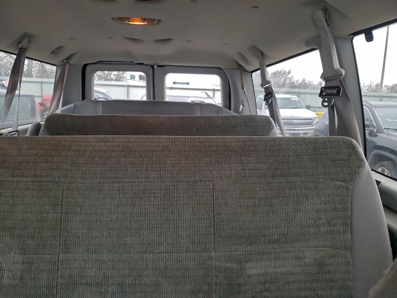 2004 Ford Econoline E150 Wagon White vin: 1FMRE11L44HB09085
