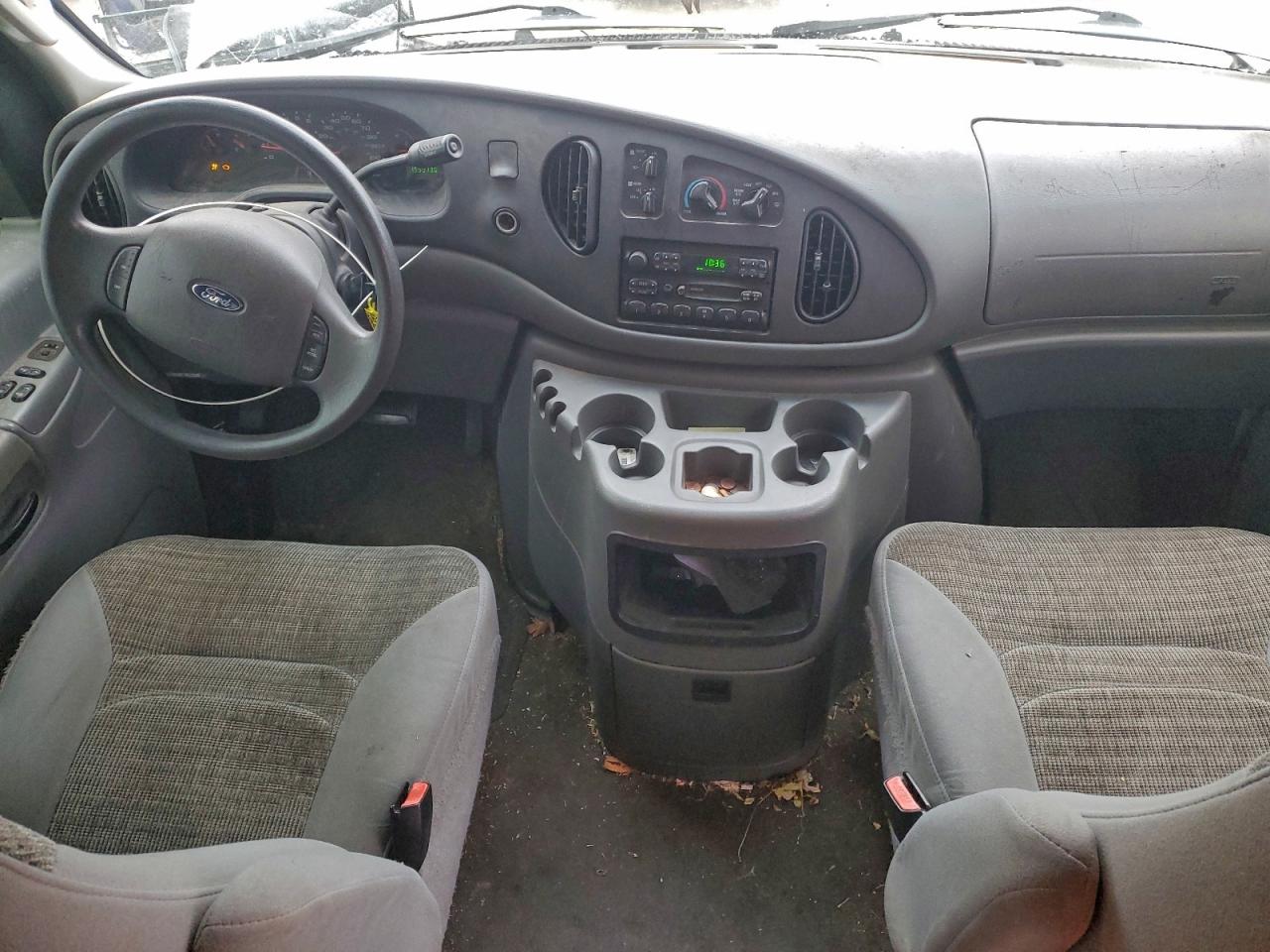2004 Ford Econoline E150 Wagon White vin: 1FMRE11L44HB09085