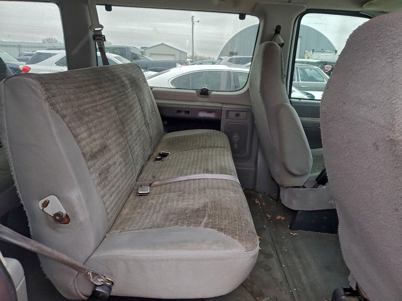 2004 Ford Econoline E150 Wagon White vin: 1FMRE11L44HB09085