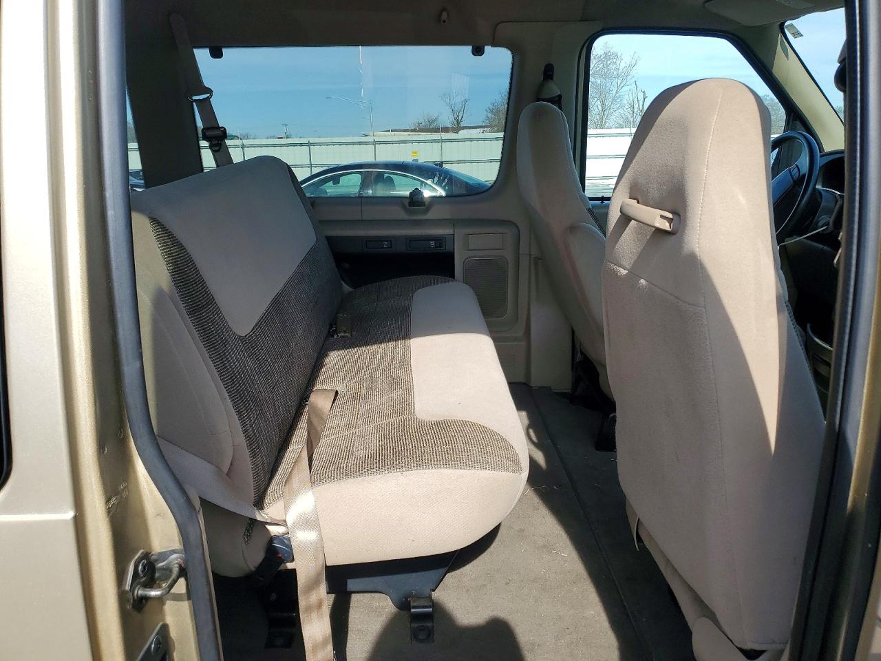 1999 Ford Econoline E150 Wagon Tan vin: 1FMRE11L4XHA55274