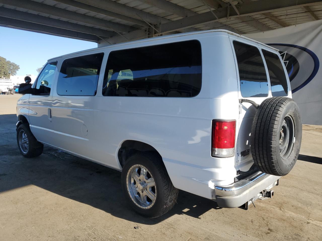 2001 Ford Econoline E150 Wagon White vin: 1FMRE11L61HA97209