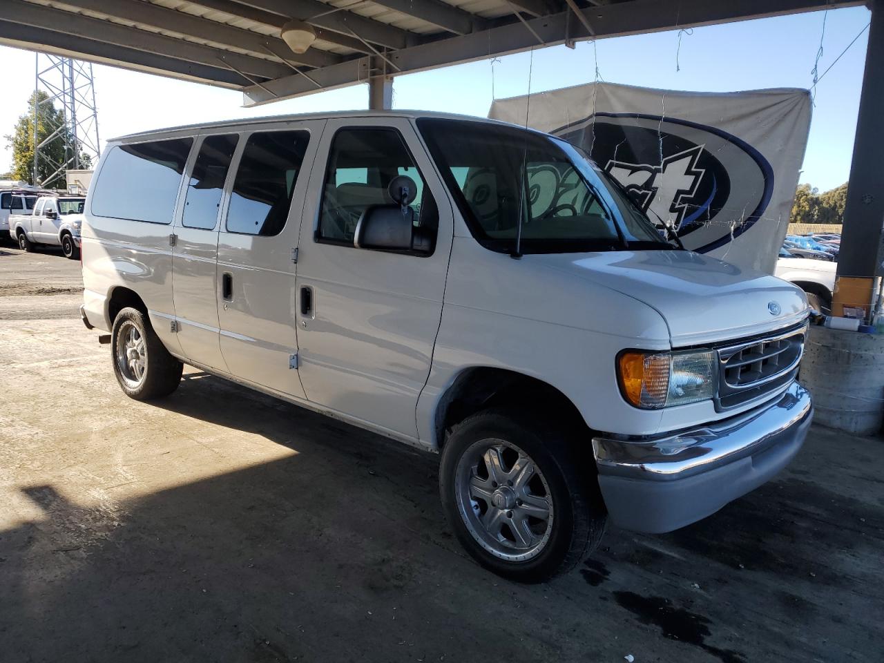 2001 Ford Econoline E150 Wagon White vin: 1FMRE11L61HA97209