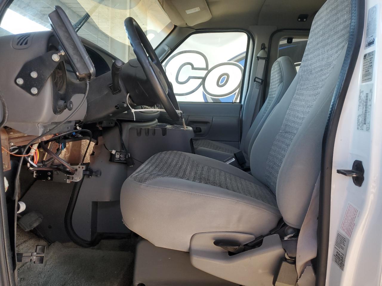 2001 Ford Econoline E150 Wagon White vin: 1FMRE11L61HA97209