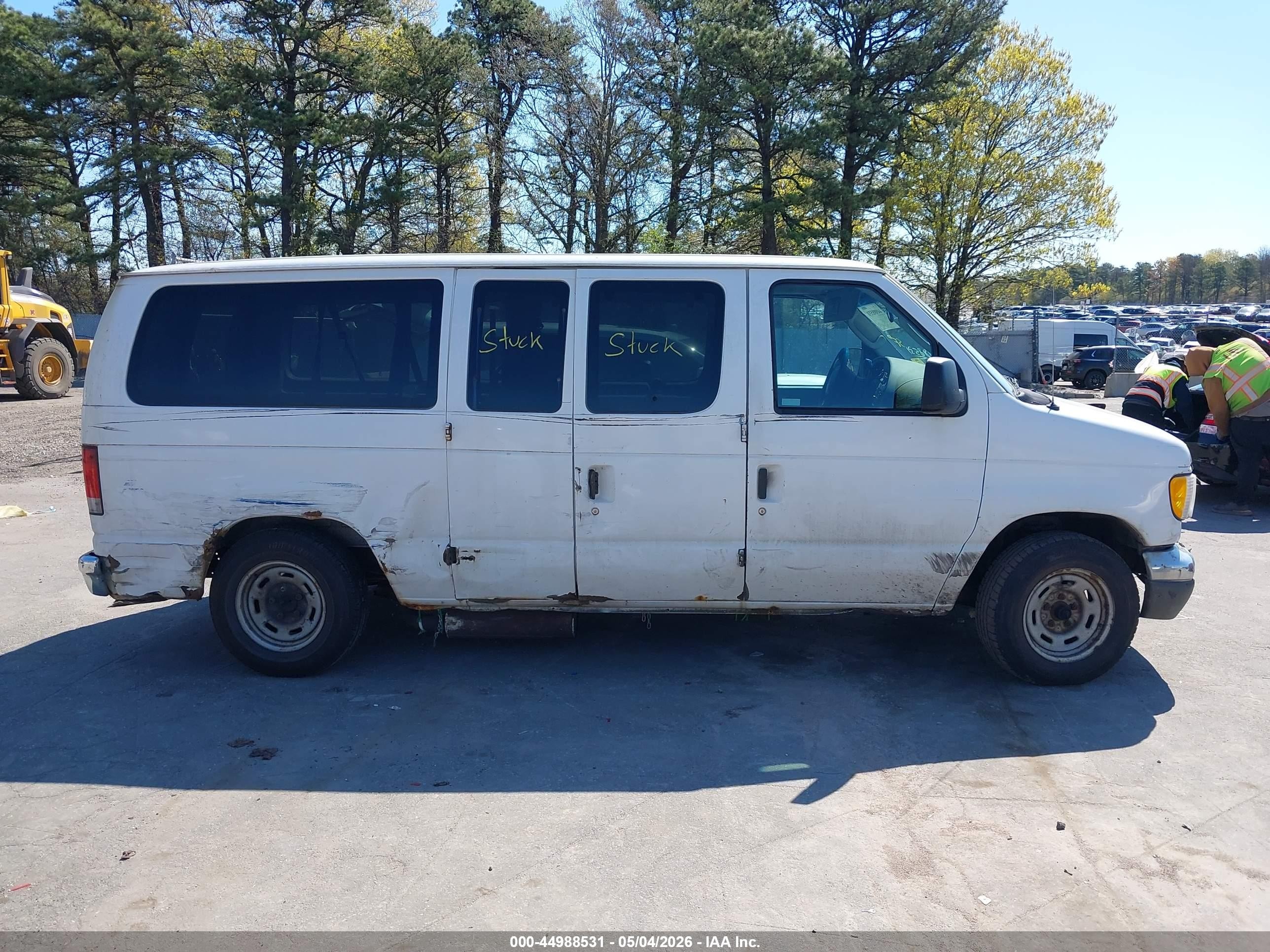 2005 Ford E-150 Chateau/xl/xlt White vin: 1FMRE11L75HB18882
