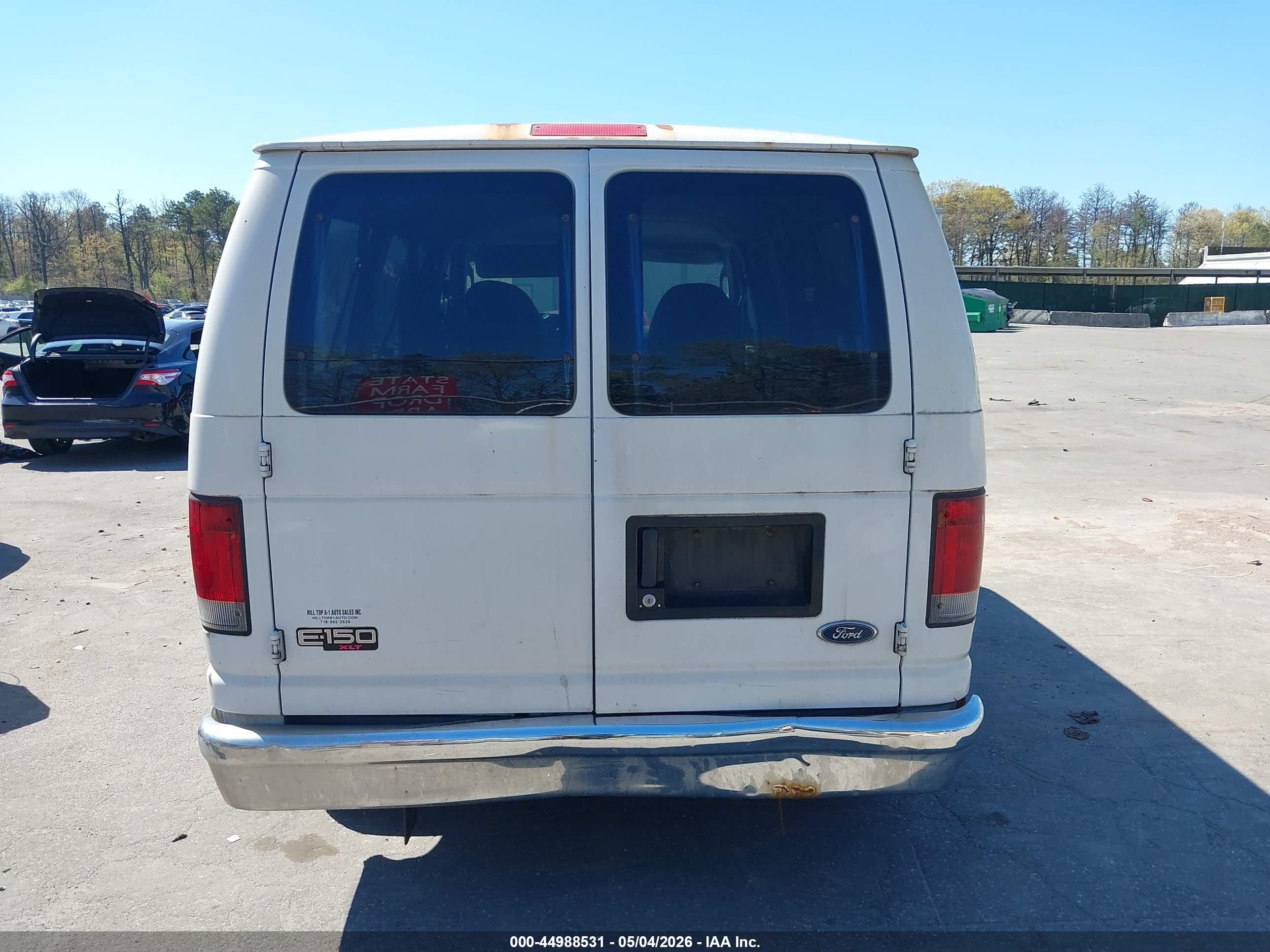 2005 Ford E-150 Chateau/xl/xlt White vin: 1FMRE11L75HB18882