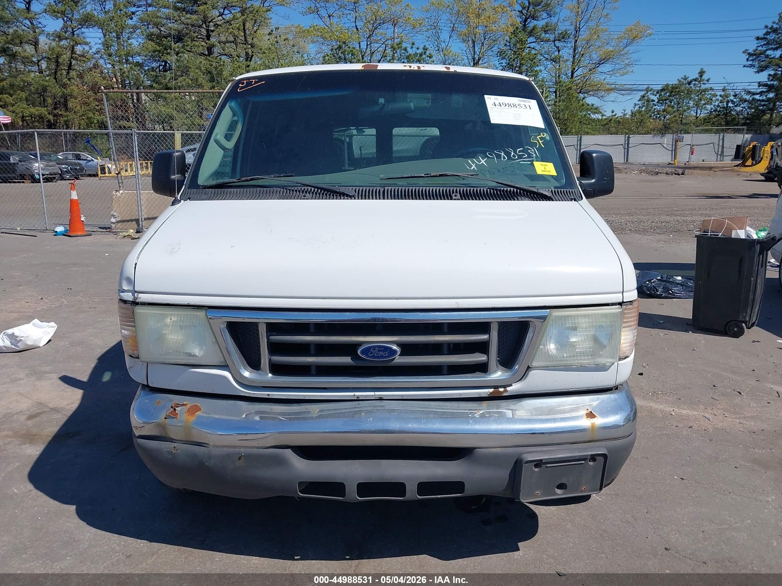 2005 Ford E-150 Chateau/xl/xlt White vin: 1FMRE11L75HB18882