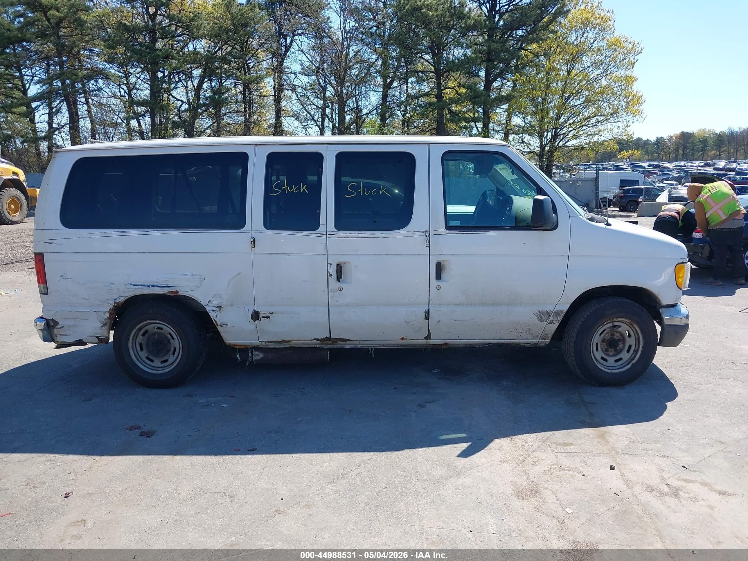 2005 Ford E-150 Chateau/xl/xlt White vin: 1FMRE11L75HB18882