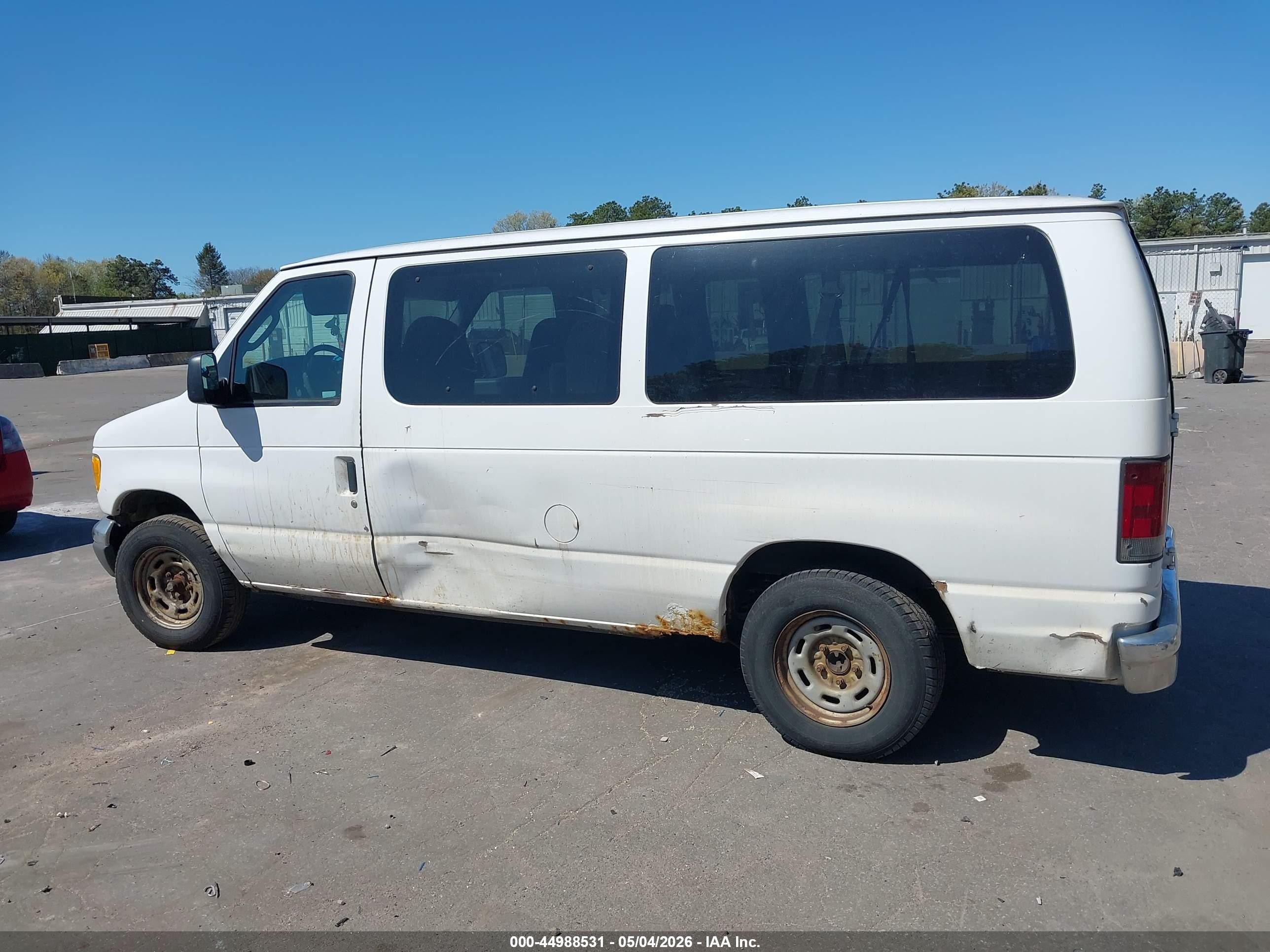 2005 Ford E-150 Chateau/xl/xlt White vin: 1FMRE11L75HB18882