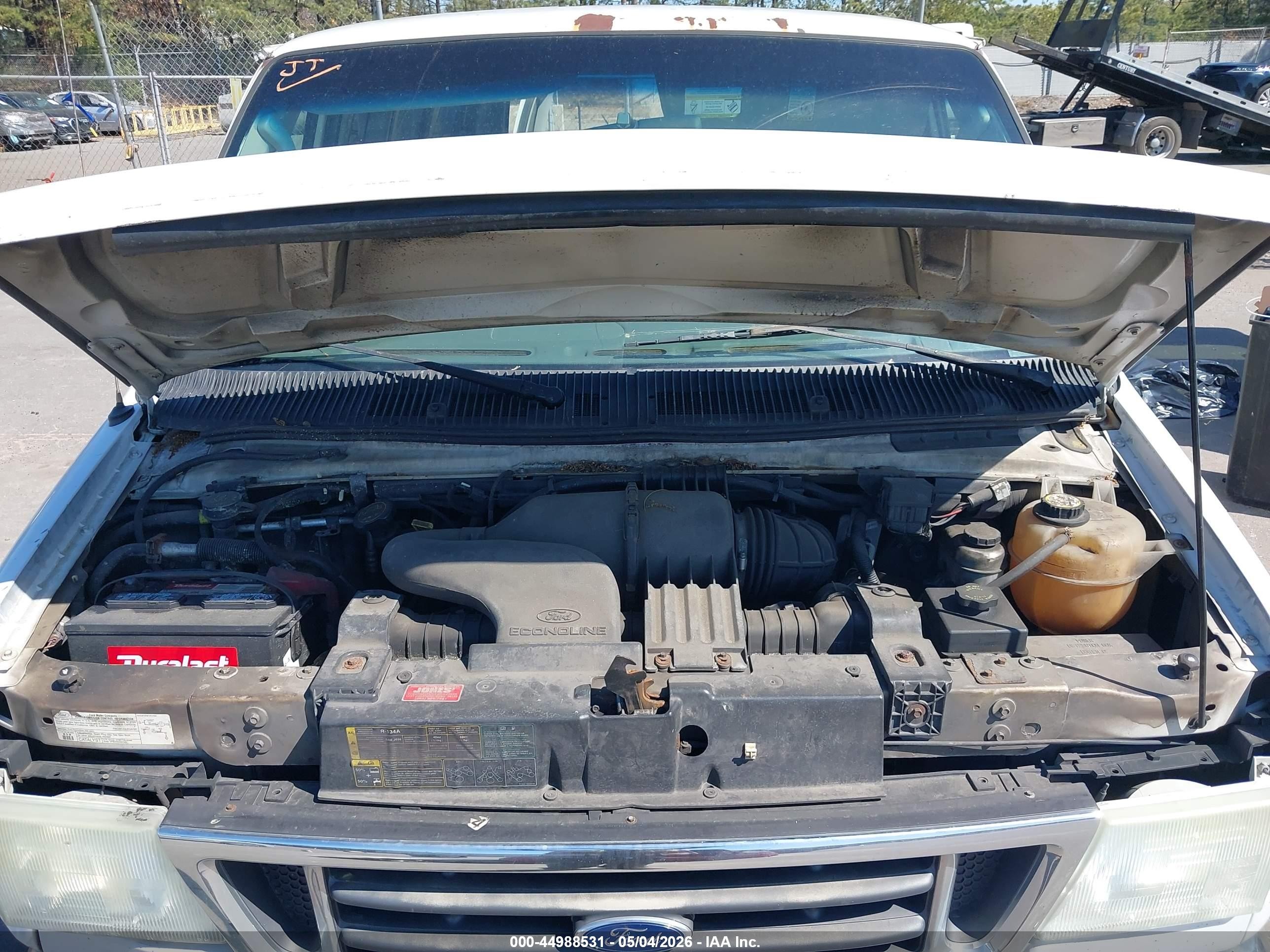 2005 Ford E-150 Chateau/xl/xlt White vin: 1FMRE11L75HB18882