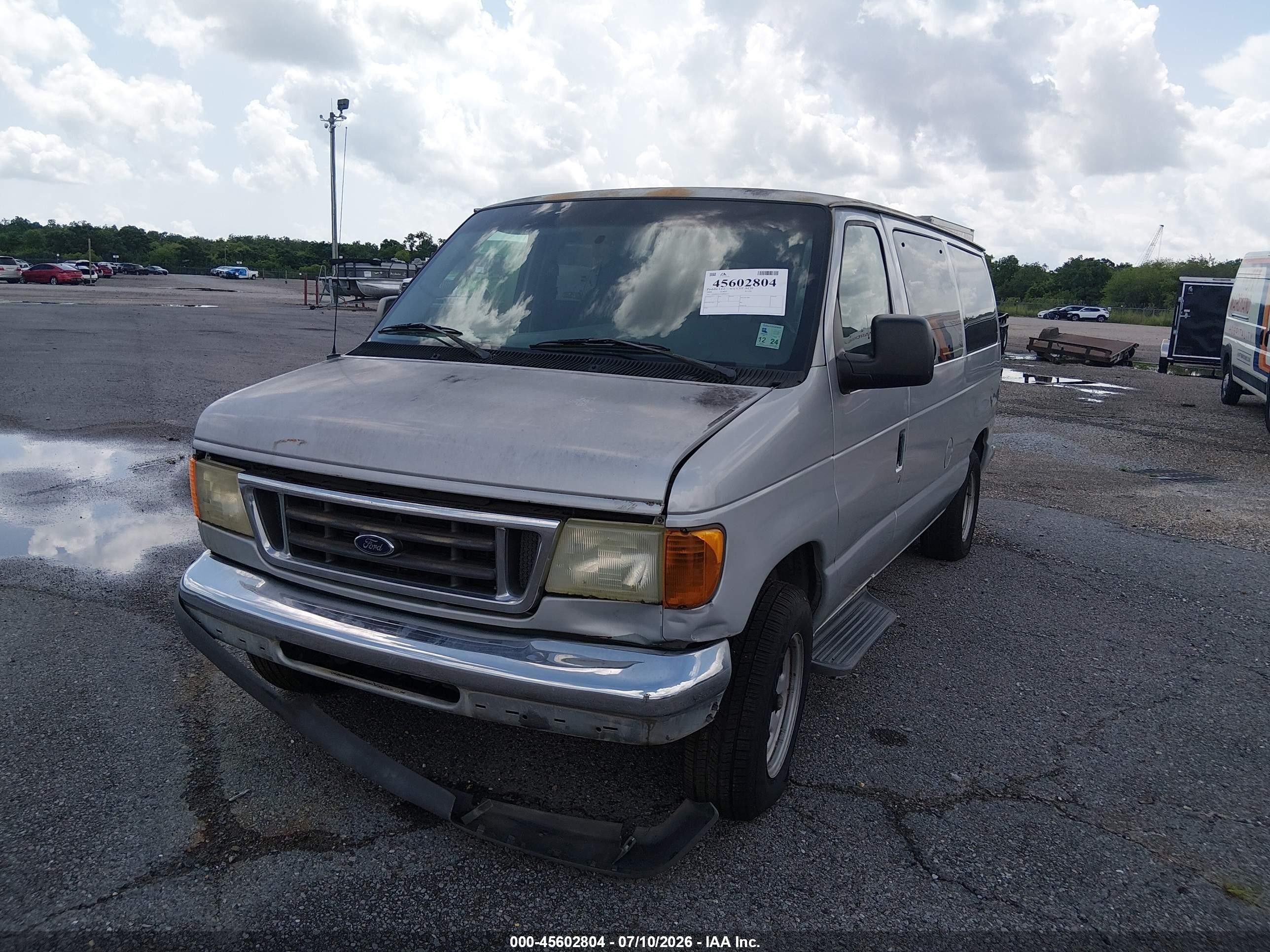 2005 Ford E-150 Chateau/xl/xlt Silver vin: 1FMRE11L95HB00173