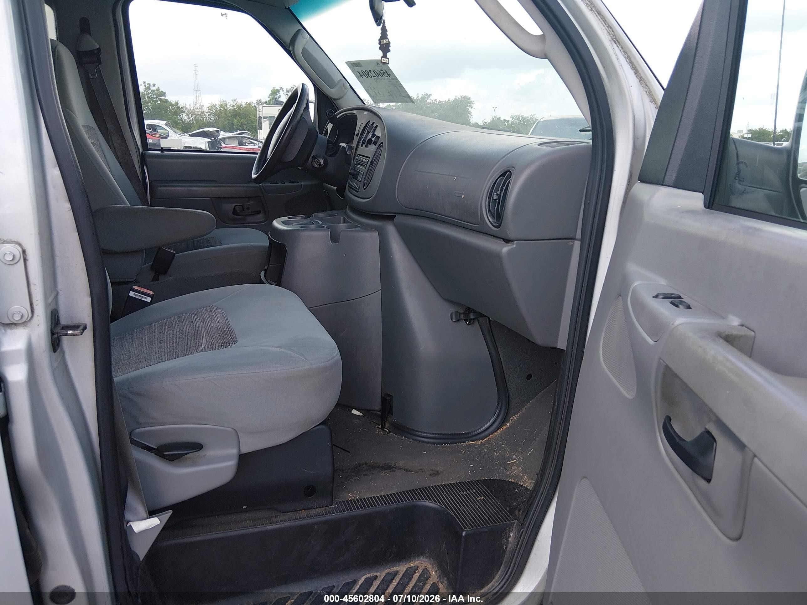 2005 Ford E-150 Chateau/xl/xlt Silver vin: 1FMRE11L95HB00173