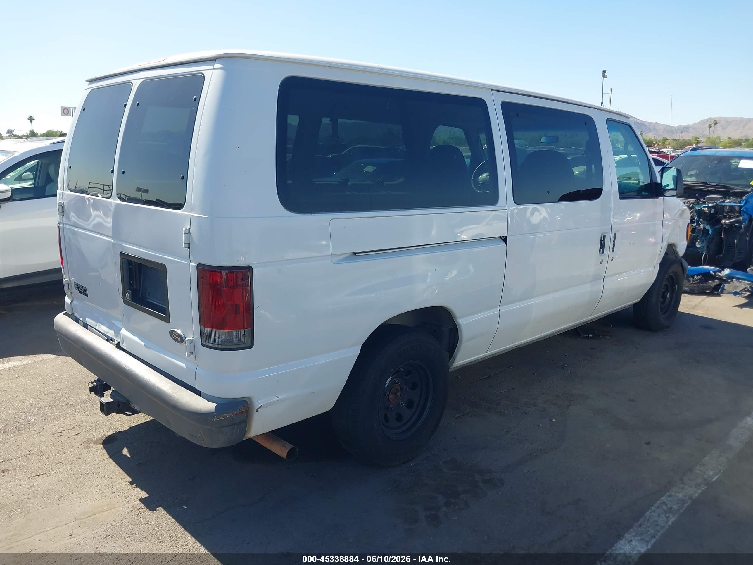2003 Ford E-150 Chateau/xl/xlt White vin: 1FMRE11W33HB11449