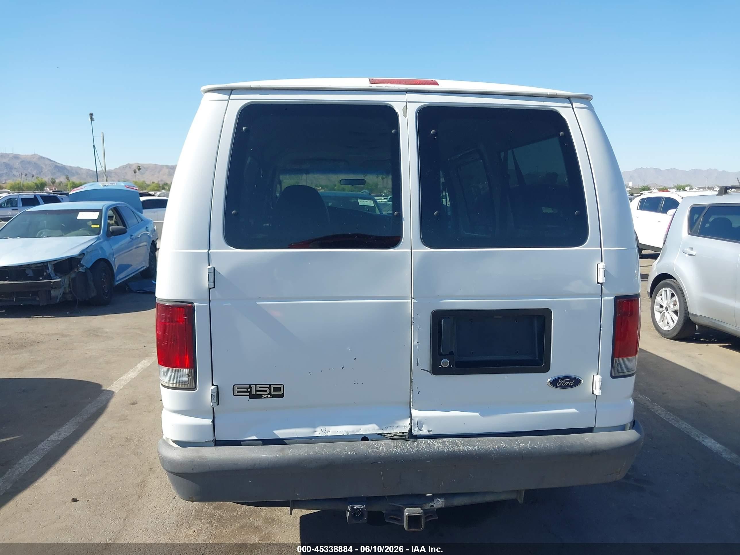 2003 Ford E-150 Chateau/xl/xlt White vin: 1FMRE11W33HB11449