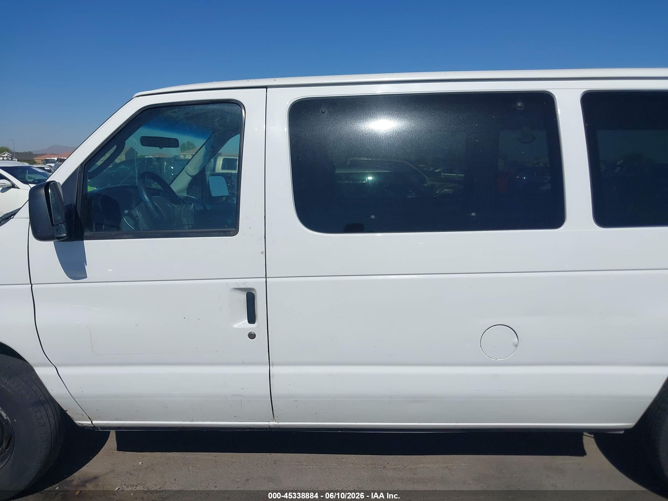 2003 Ford E-150 Chateau/xl/xlt White vin: 1FMRE11W33HB11449