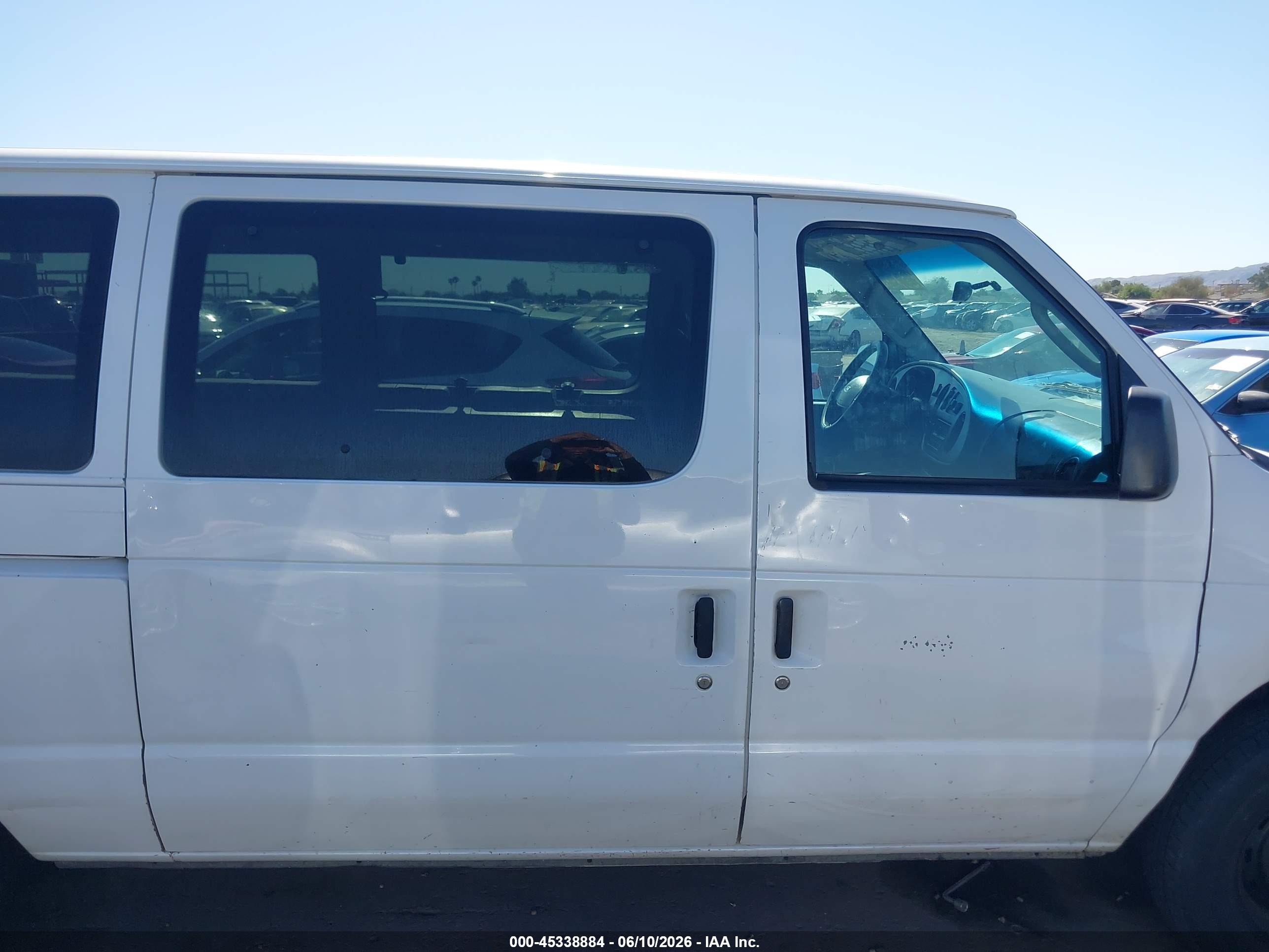 2003 Ford E-150 Chateau/xl/xlt White vin: 1FMRE11W33HB11449