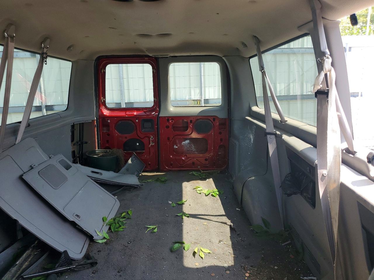 1999 Ford Econoline E150 Wagon Red vin: 1FMRE11W6XHB57623