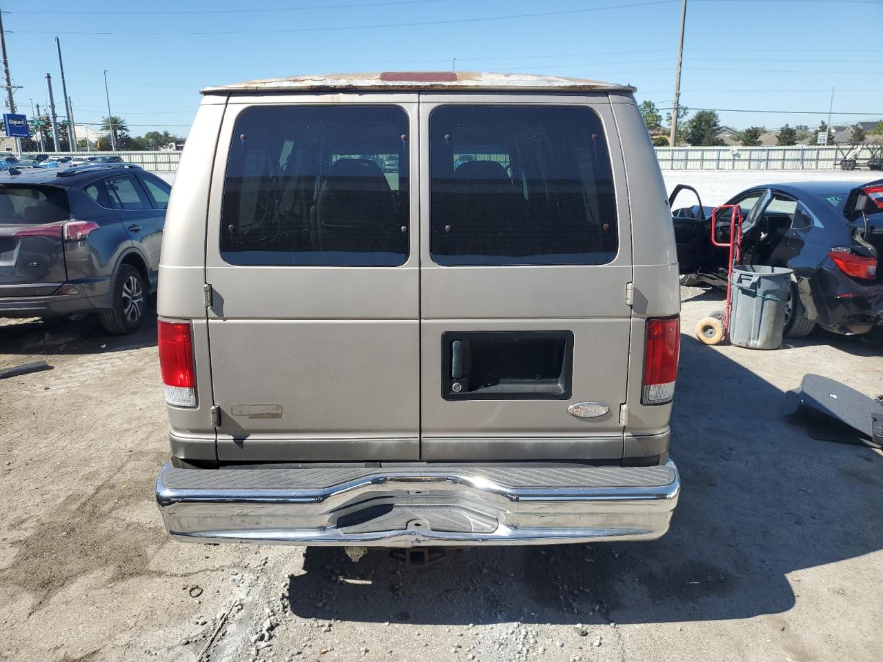 2001 Ford Econoline E150 Wagon Tan vin: 1FMRE11W91HB52830