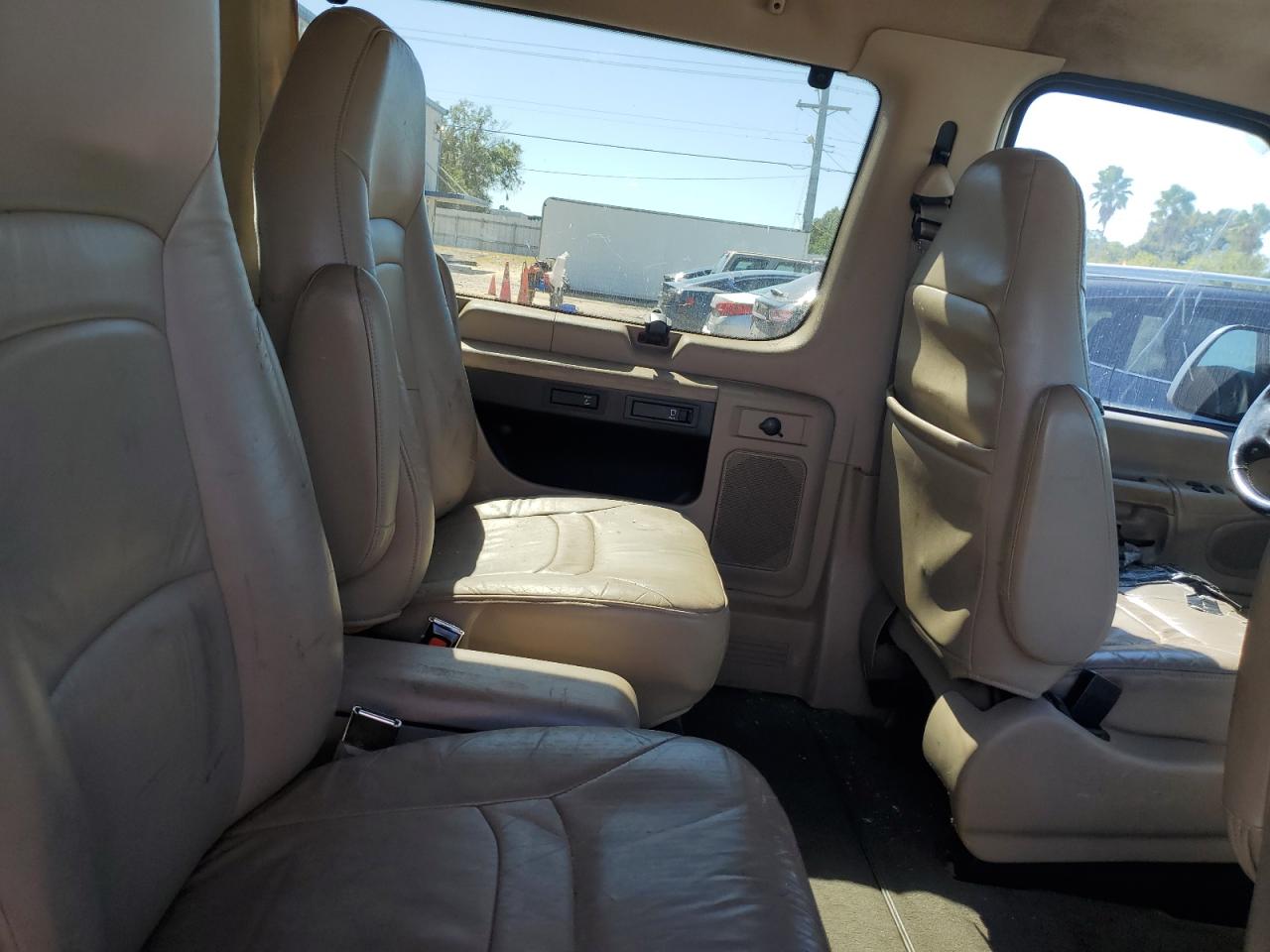 2001 Ford Econoline E150 Wagon Tan vin: 1FMRE11W91HB52830