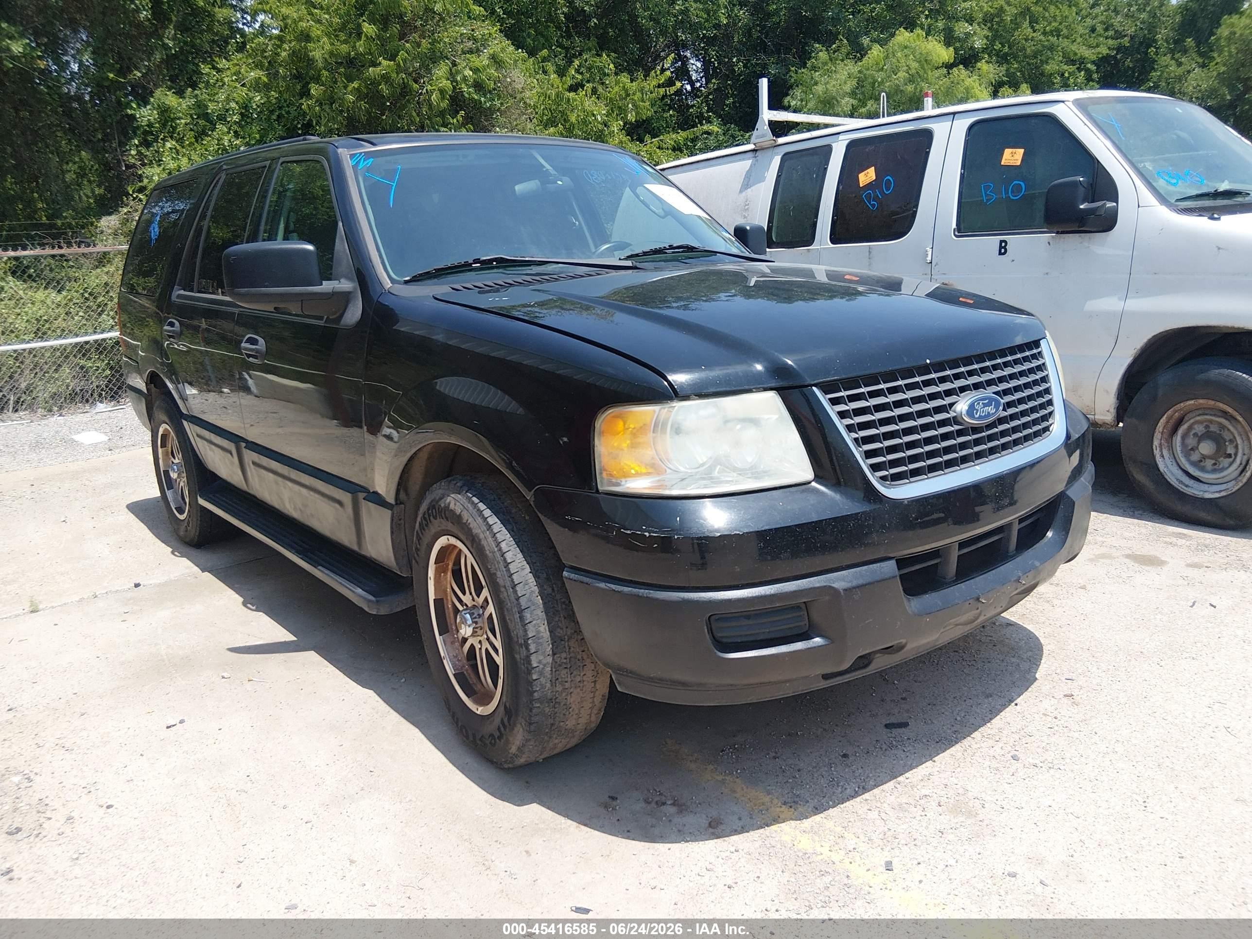 2004 Ford Expedition Xls Black vin: 1FMRU13W24LB07746