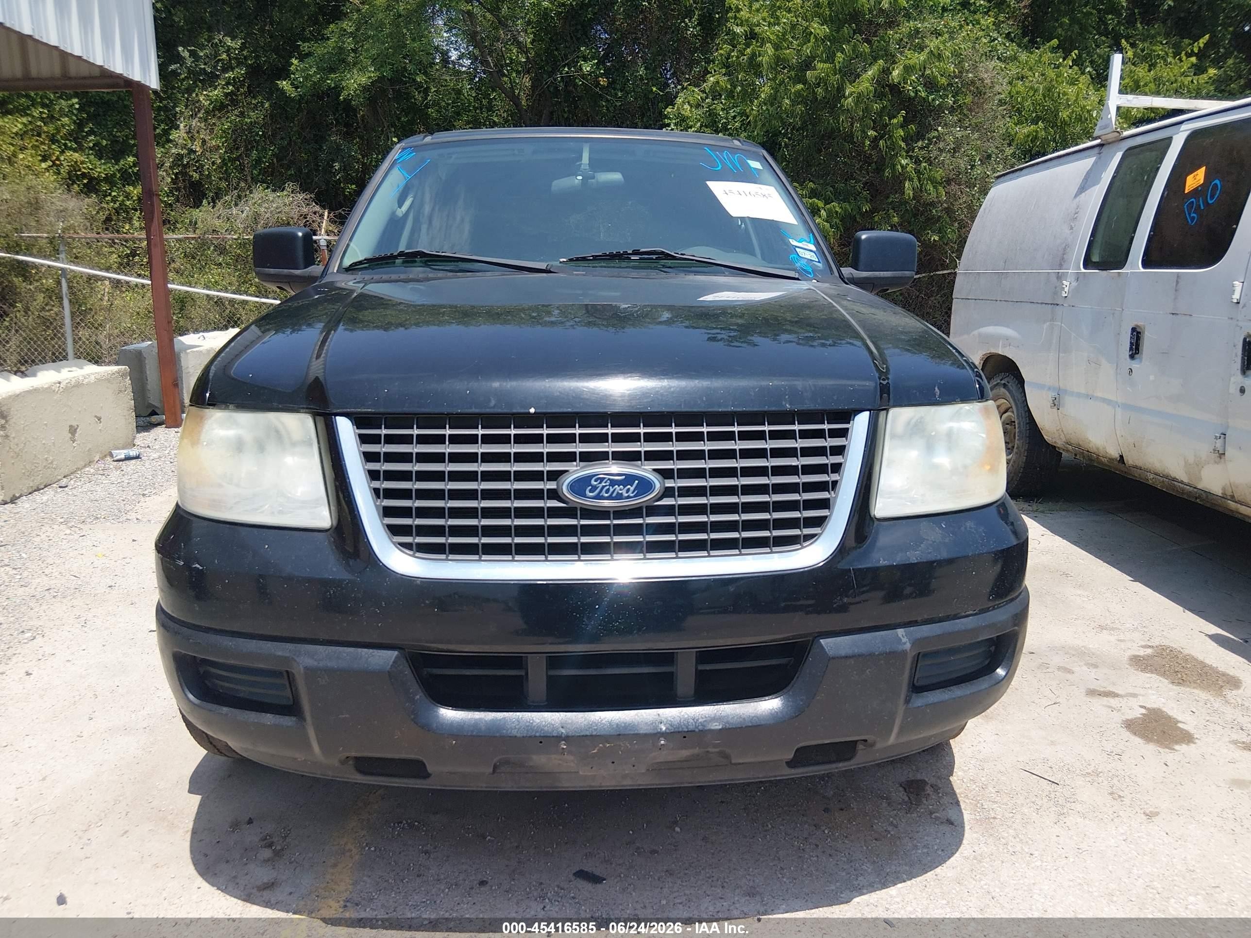 2004 Ford Expedition Xls Black vin: 1FMRU13W24LB07746