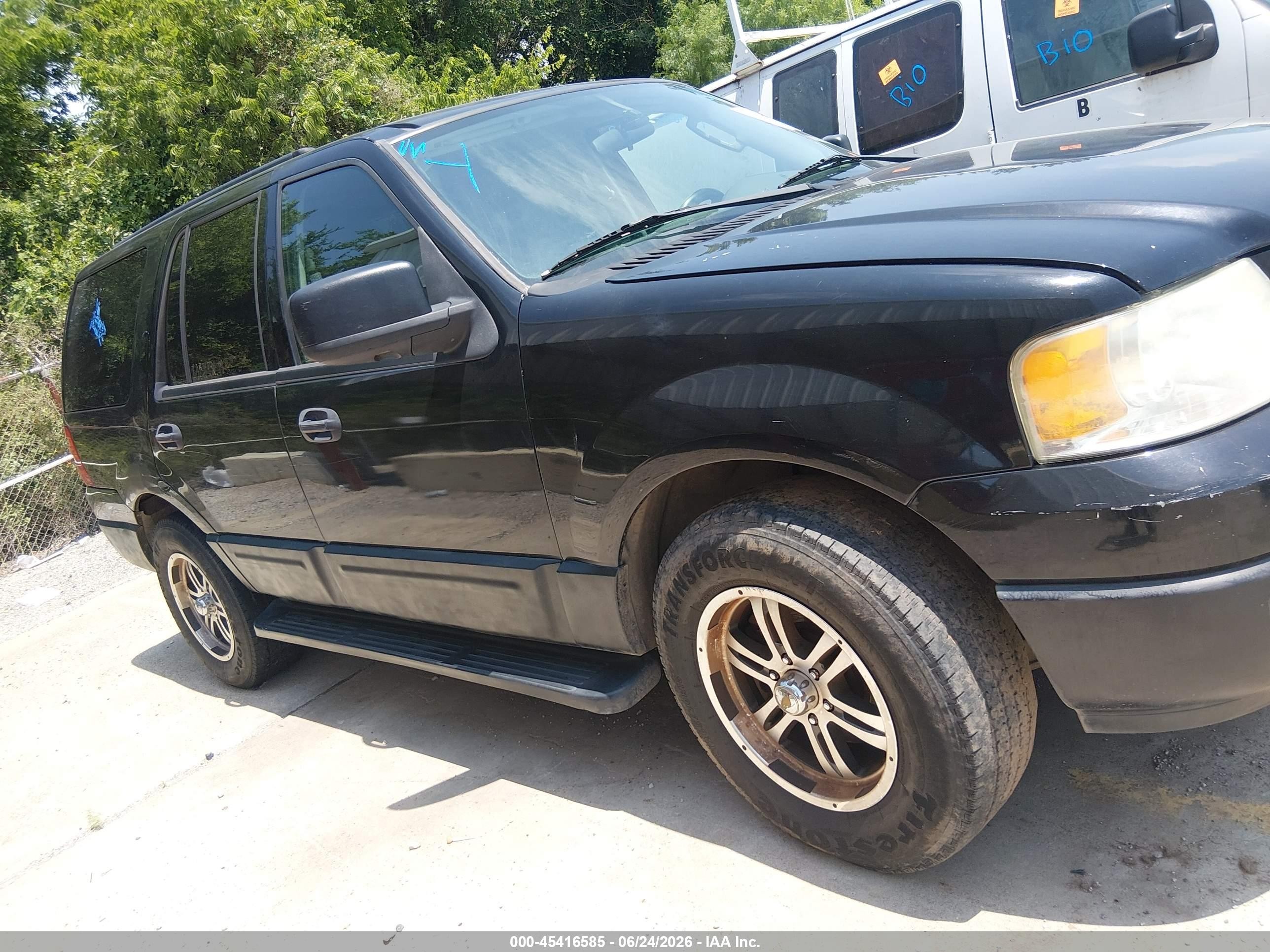 2004 Ford Expedition Xls Black vin: 1FMRU13W24LB07746
