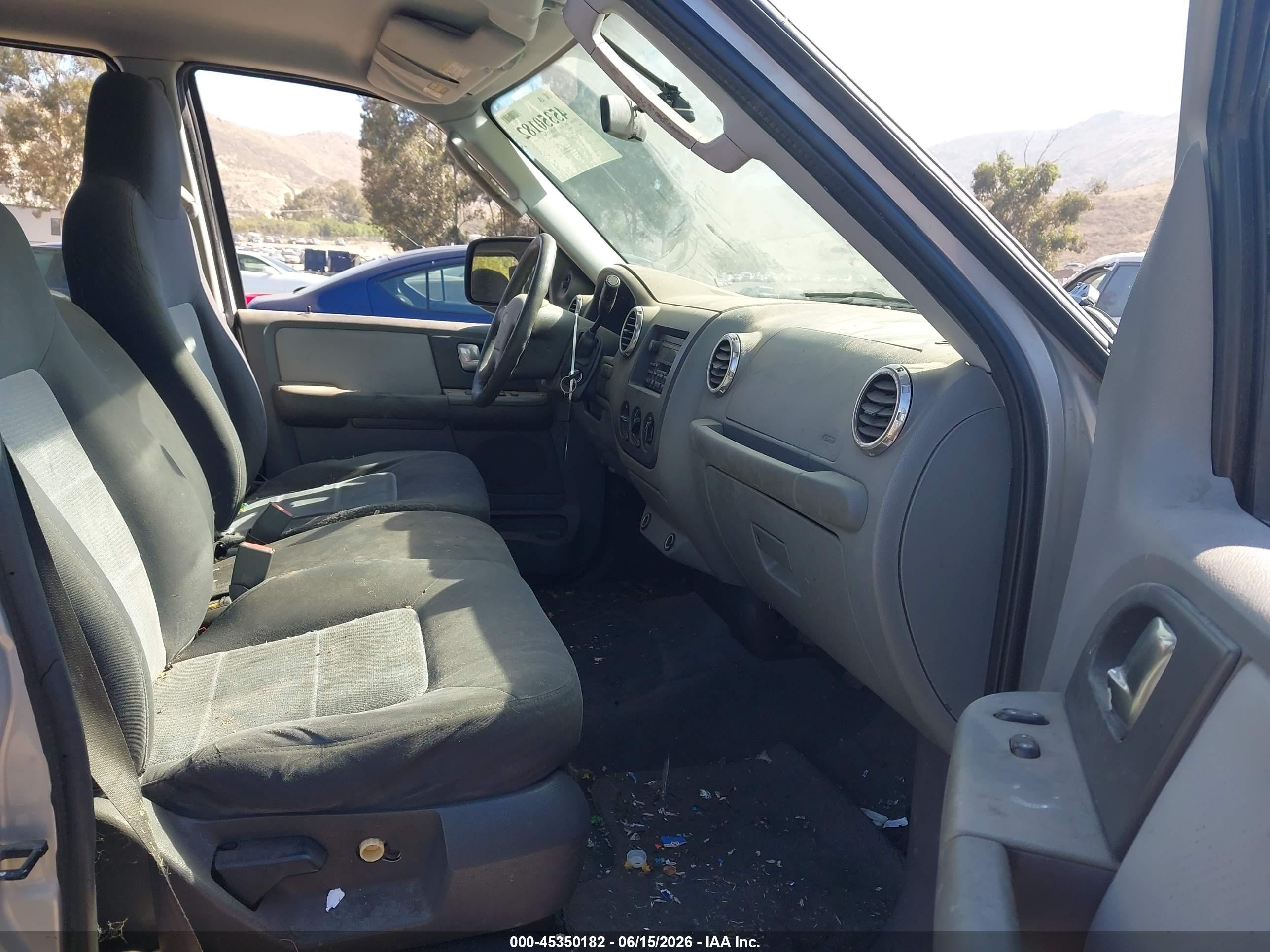 2004 Ford Expedition Xls Silver vin: 1FMRU13W44LA84986