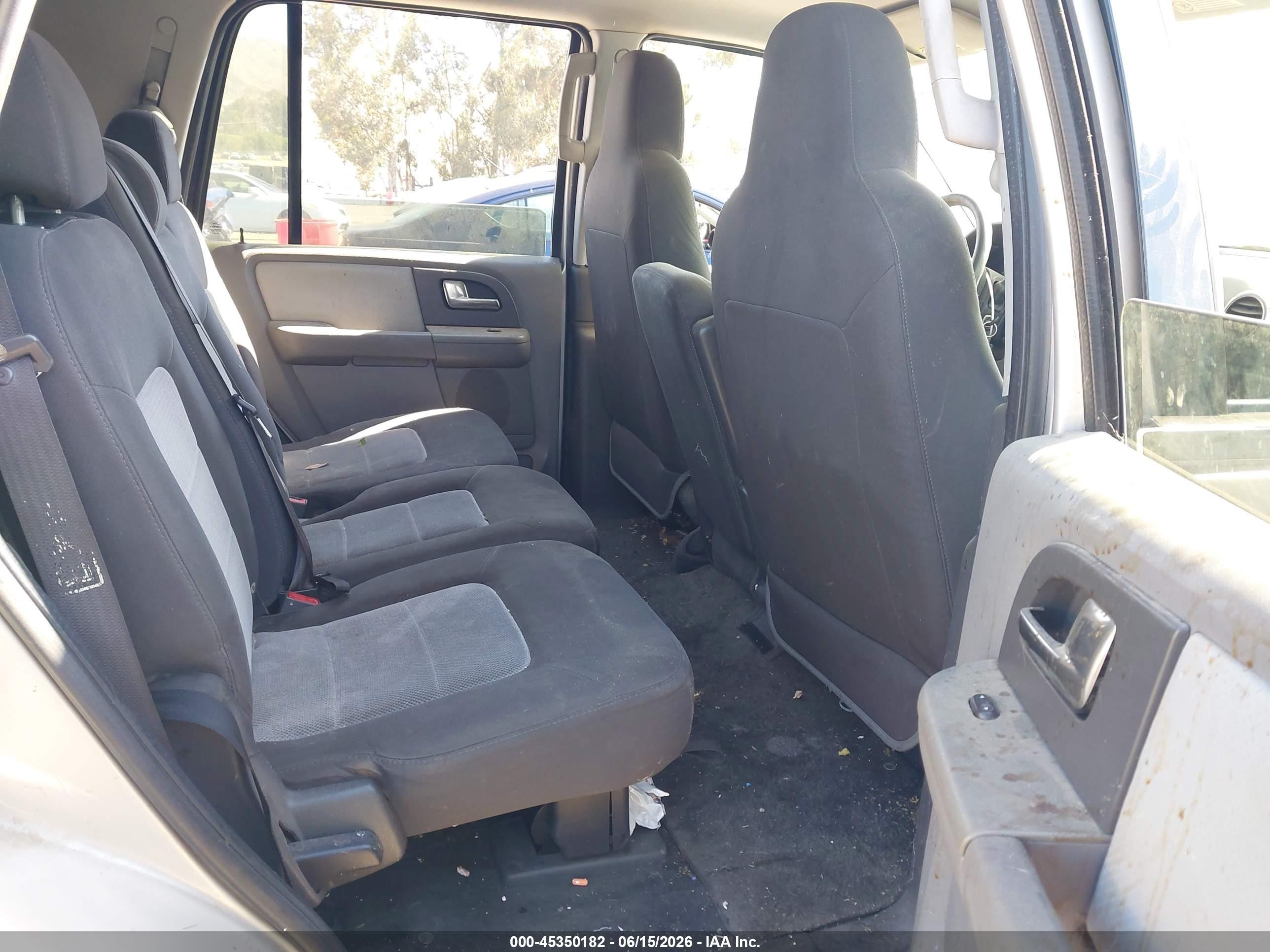 2004 Ford Expedition Xls Silver vin: 1FMRU13W44LA84986
