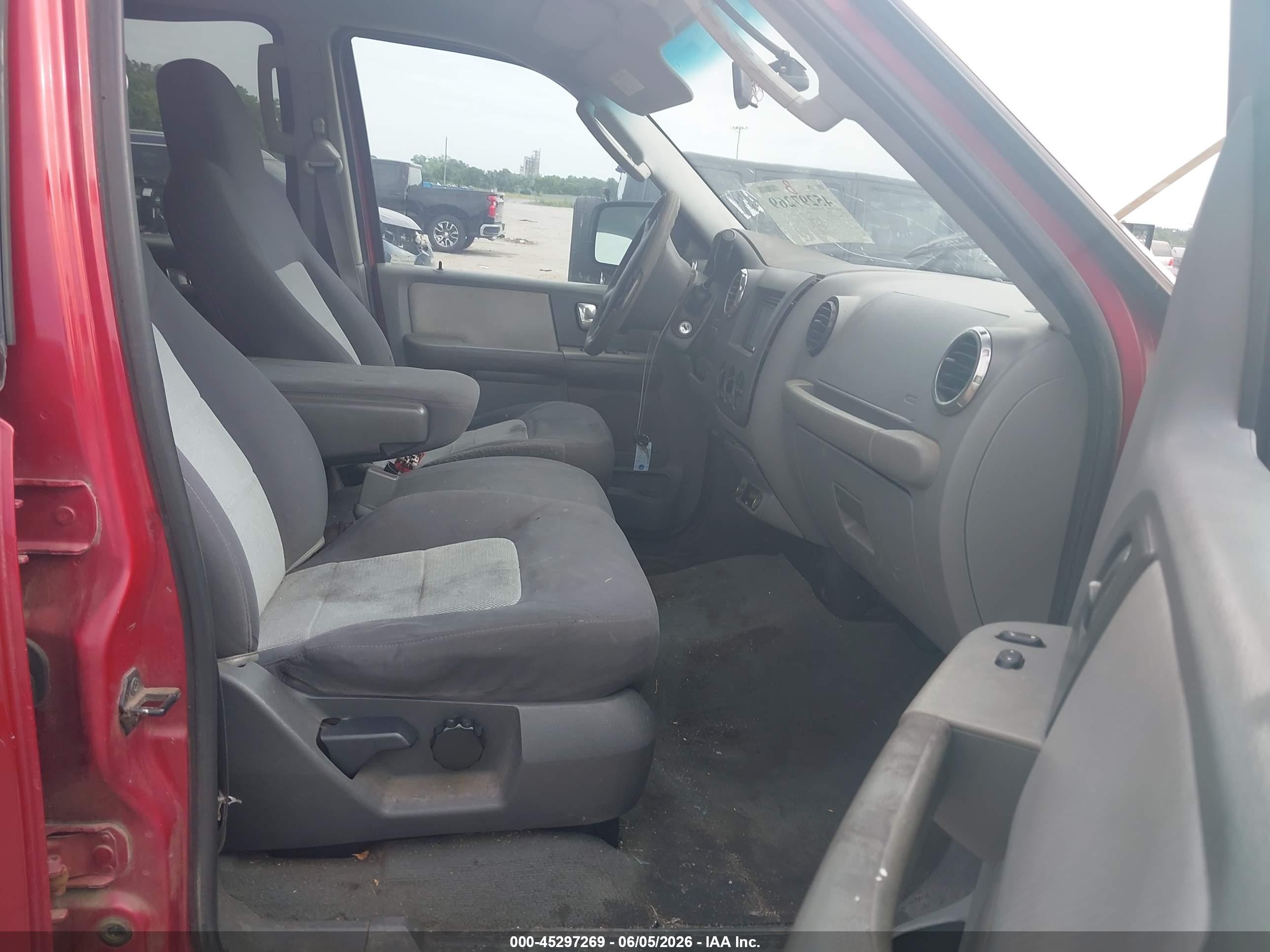 2004 Ford Expedition Xls Red vin: 1FMRU13W54LB36206