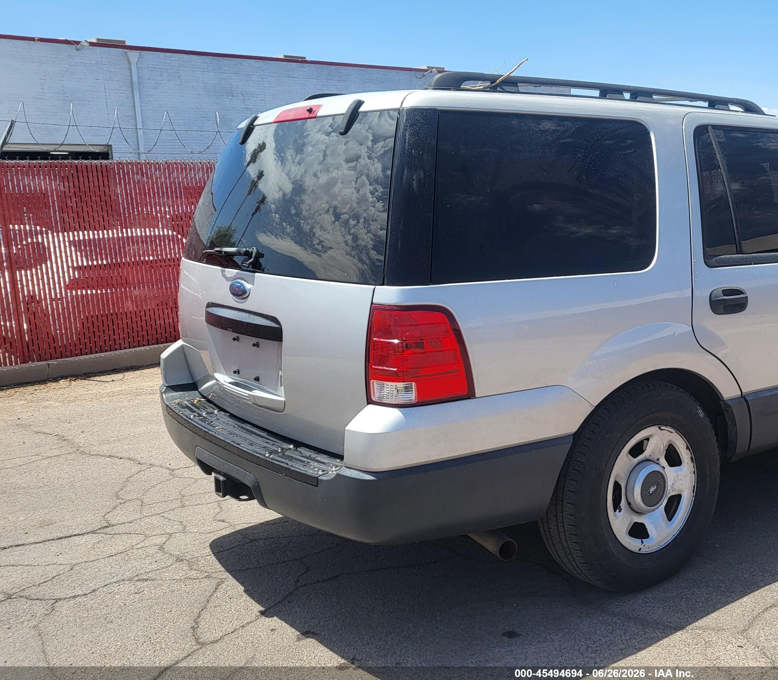 2004 Ford Expedition Xls Silver vin: 1FMRU13W64LB74351