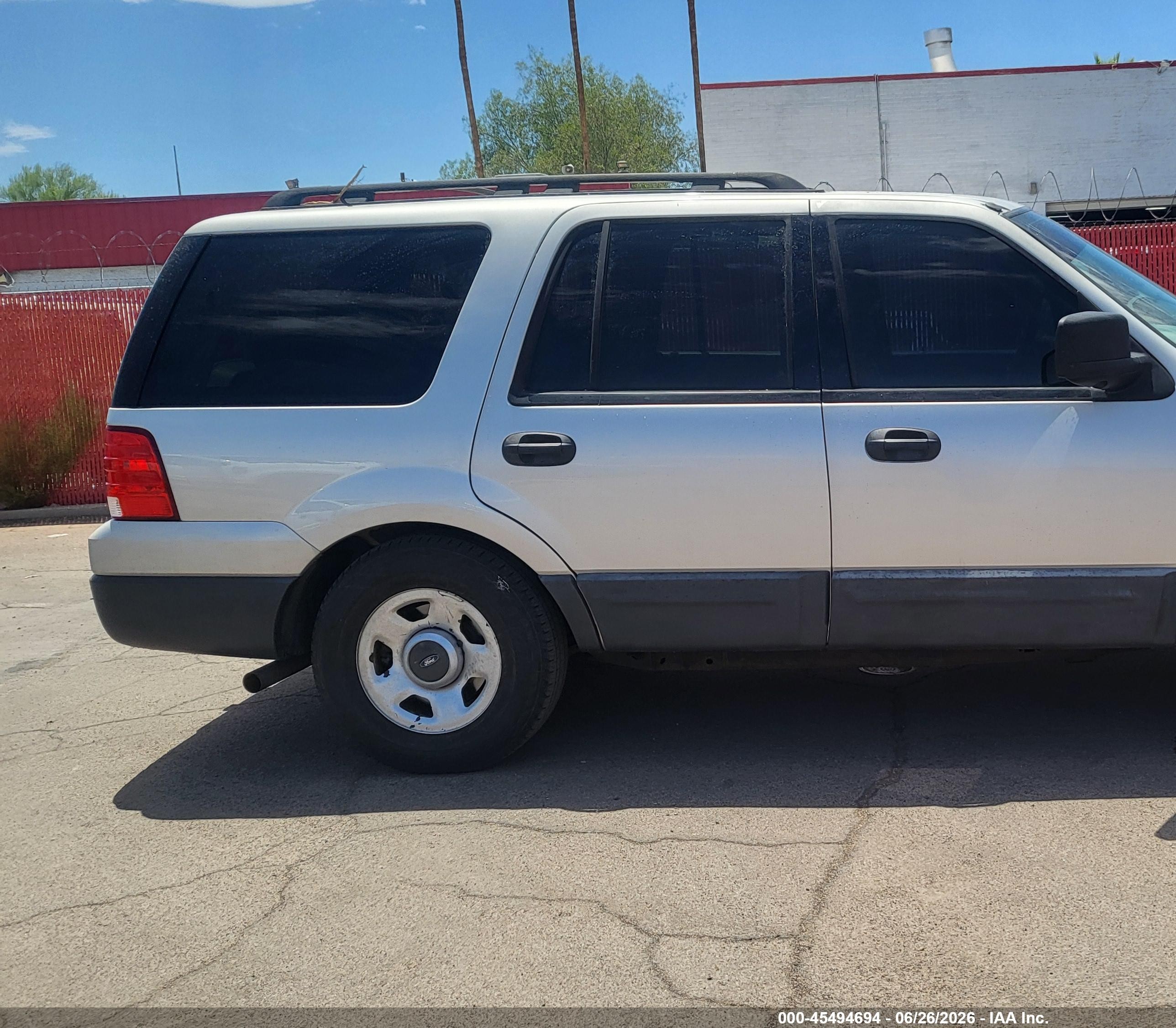 2004 Ford Expedition Xls Silver vin: 1FMRU13W64LB74351