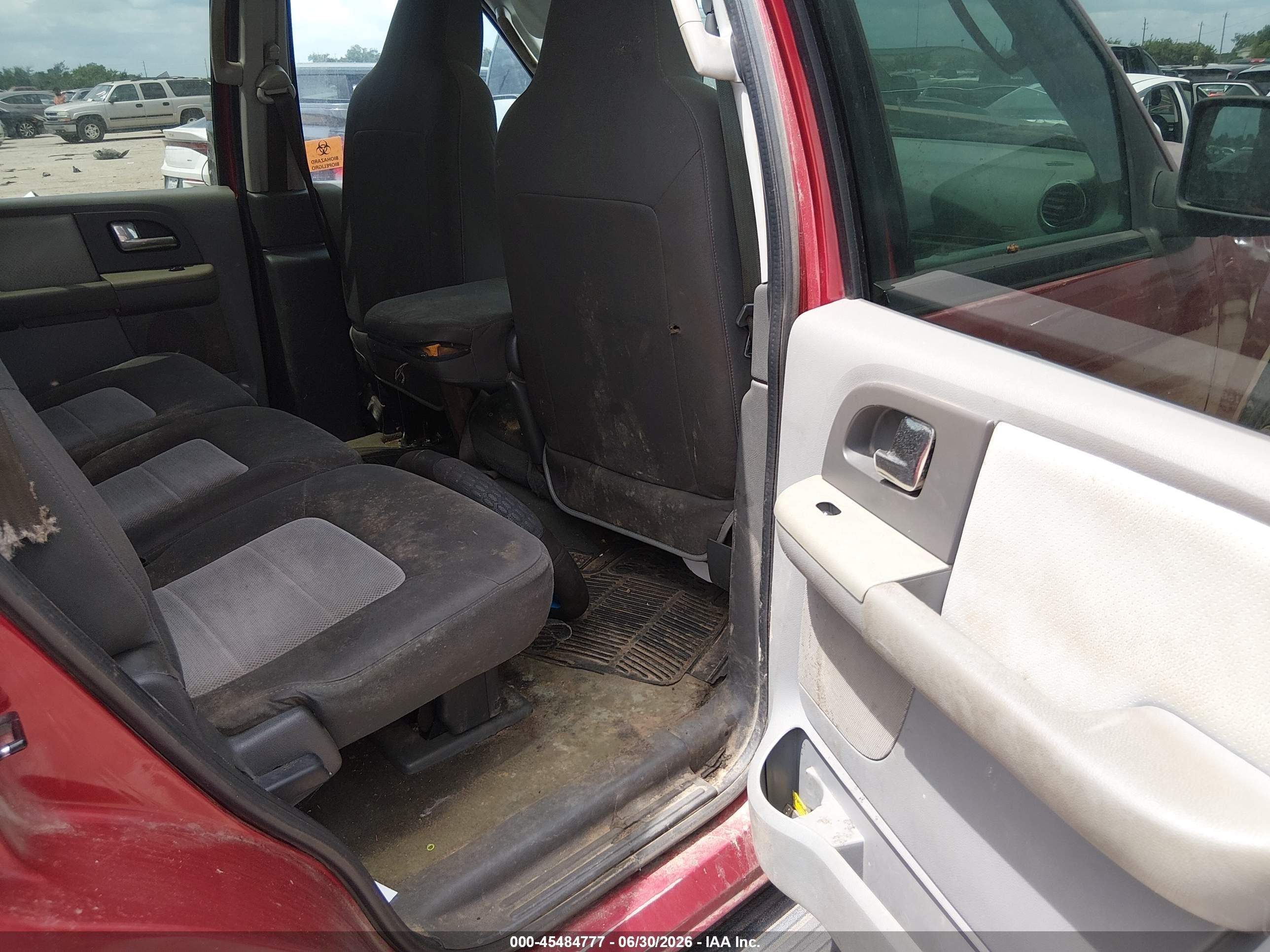 2004 Ford Expedition Xls Красный vin: 1FMRU13W94LB21739