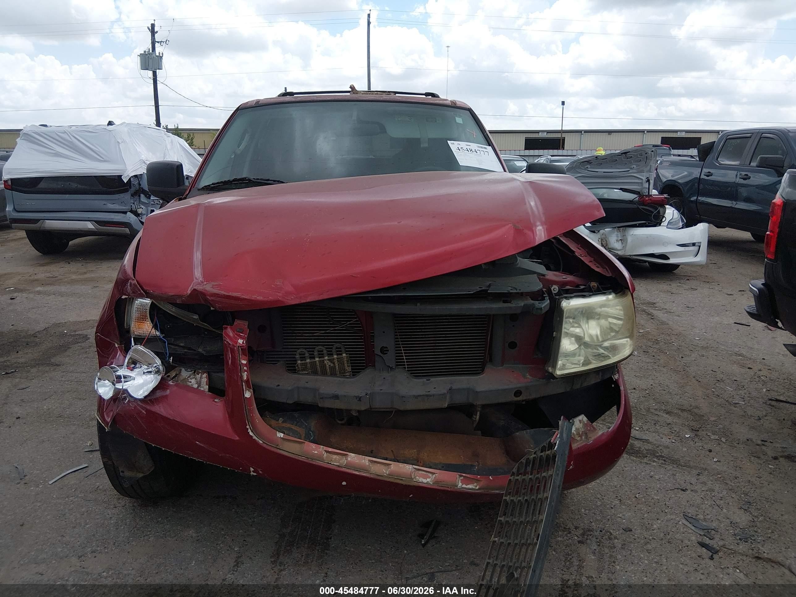 2004 Ford Expedition Xls Красный vin: 1FMRU13W94LB21739