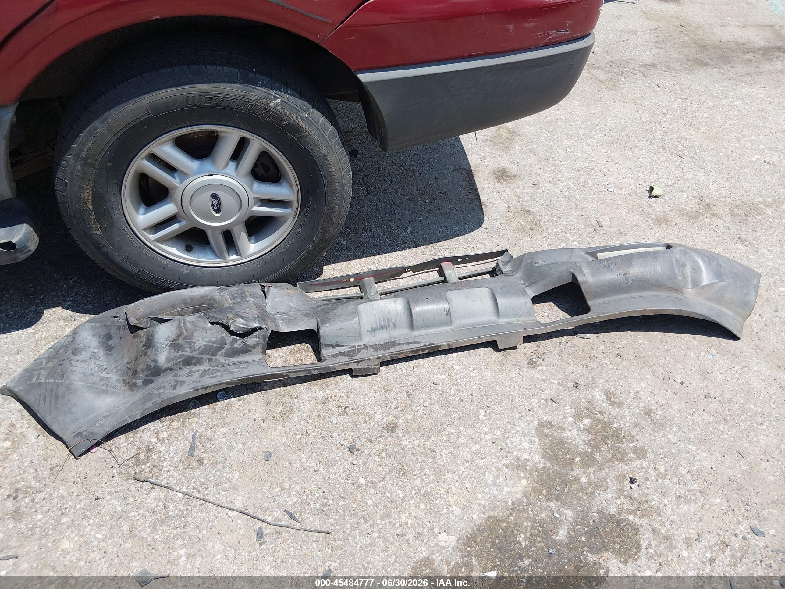 2004 Ford Expedition Xls Красный vin: 1FMRU13W94LB21739