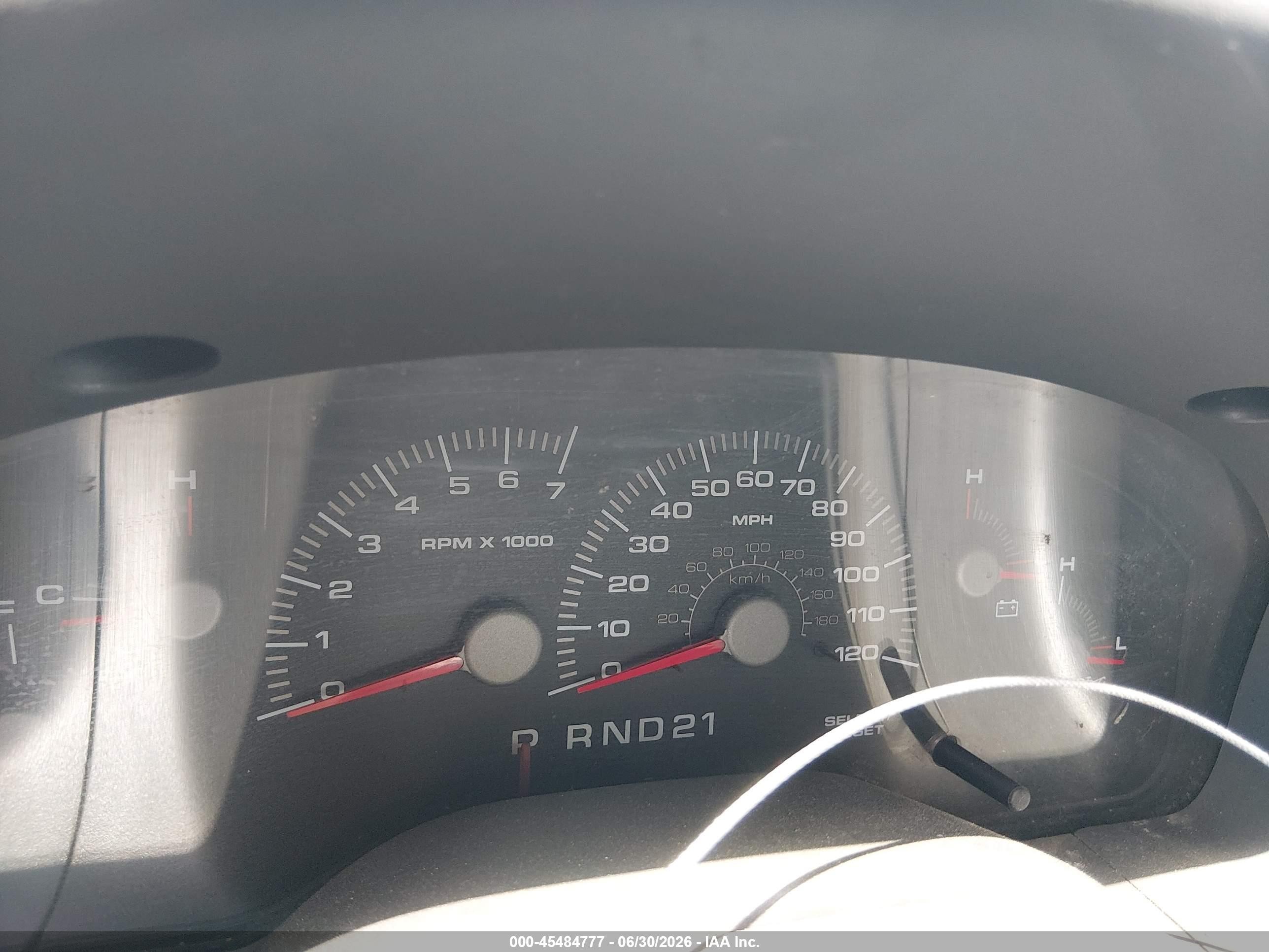 2004 Ford Expedition Xls Красный vin: 1FMRU13W94LB21739