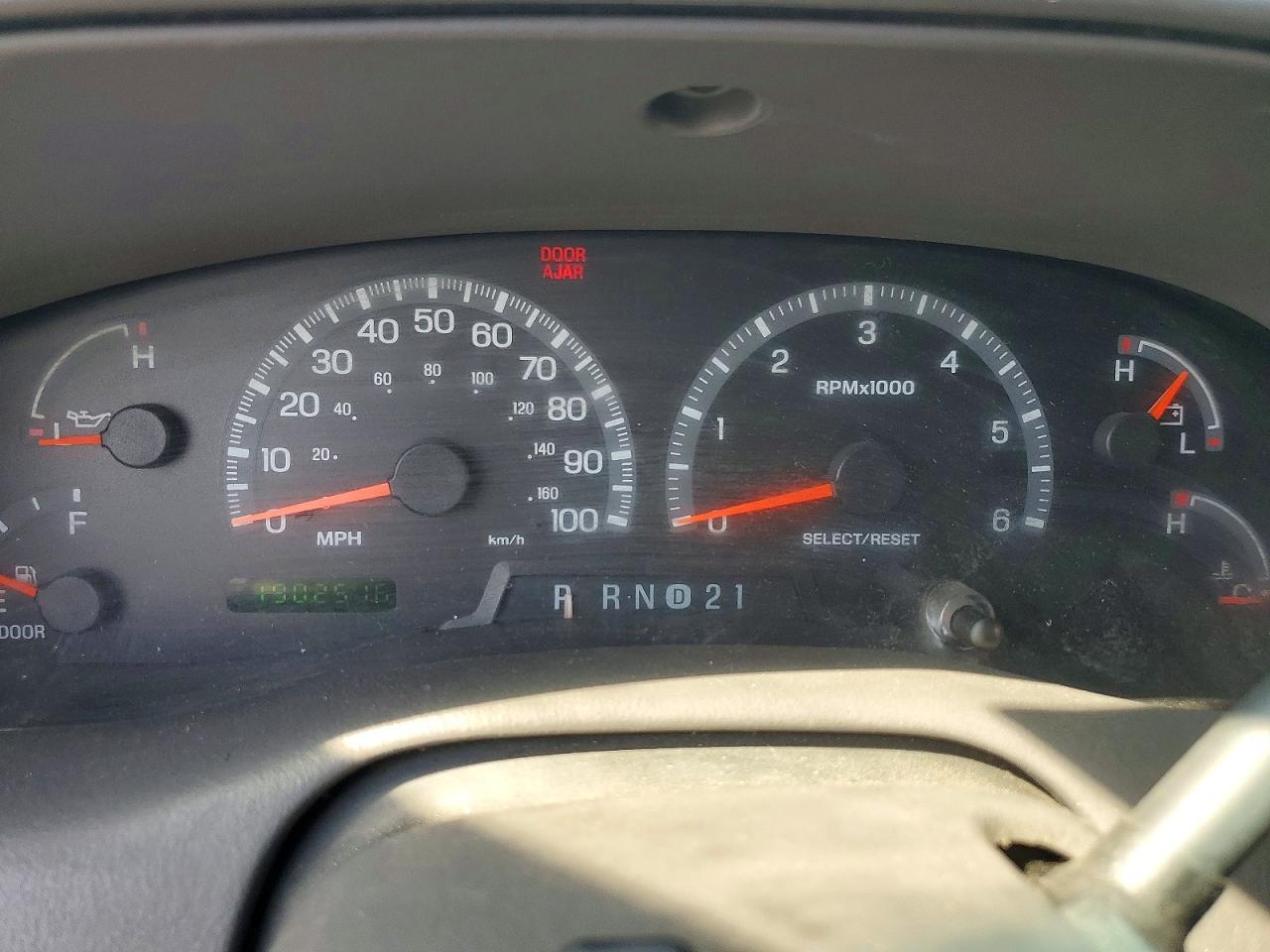 2000 Ford Expedition Xlt Зеленый vin: 1FMRU1561YLB90220