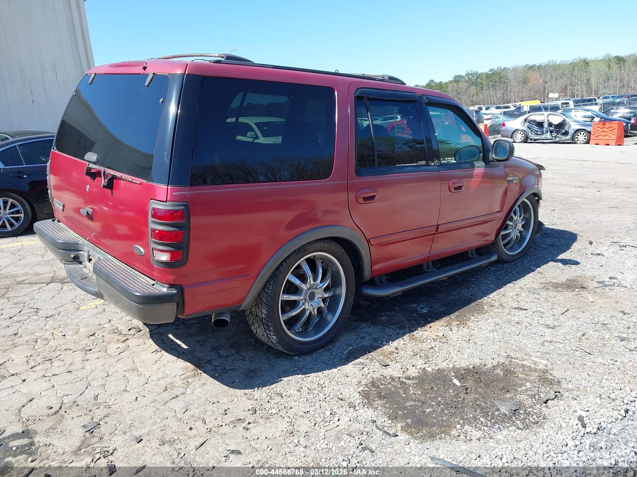 2000 Ford Expedition Xlt Red vin: 1FMRU1564YLA63705