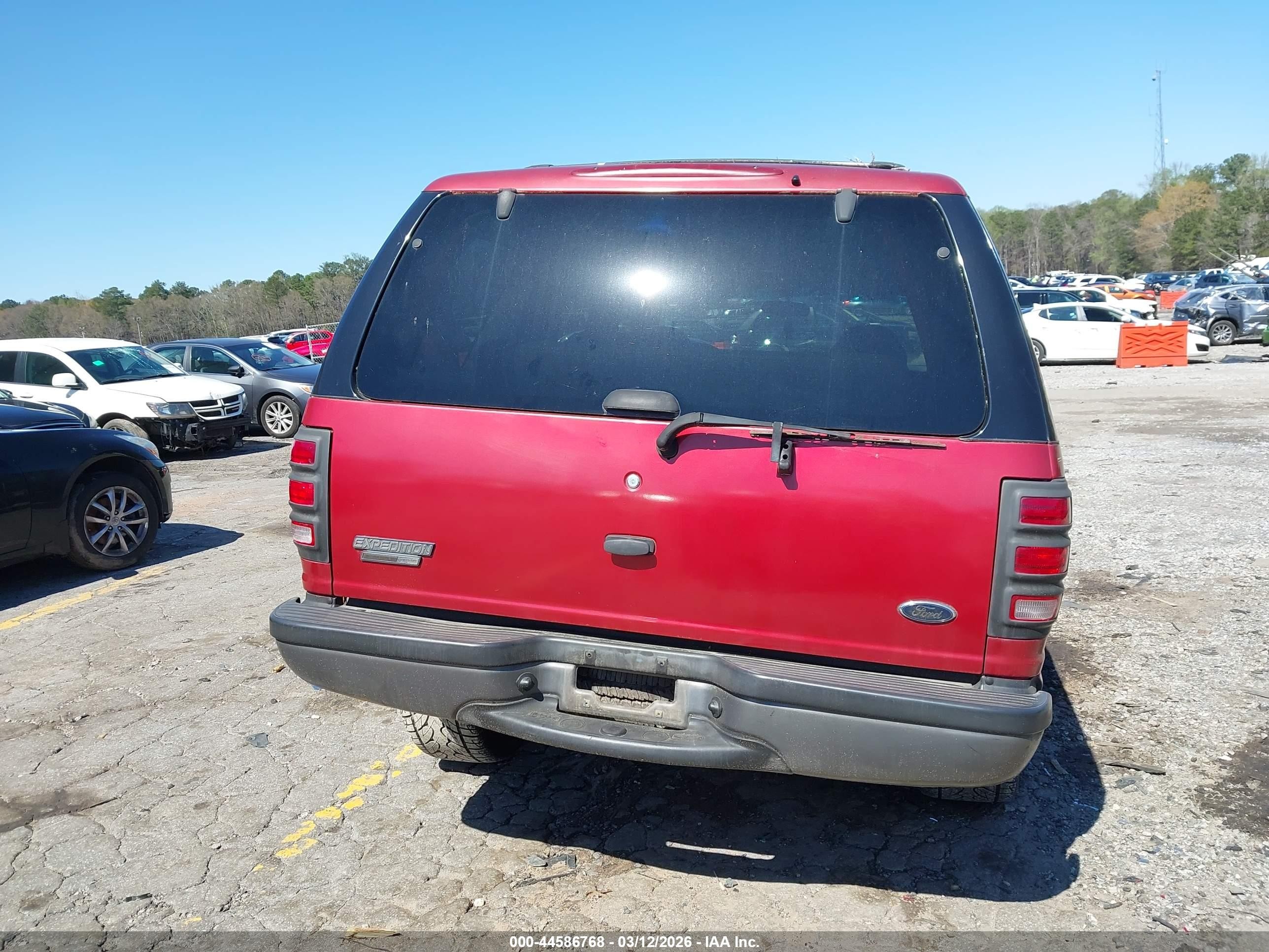 2000 Ford Expedition Xlt Red vin: 1FMRU1564YLA63705