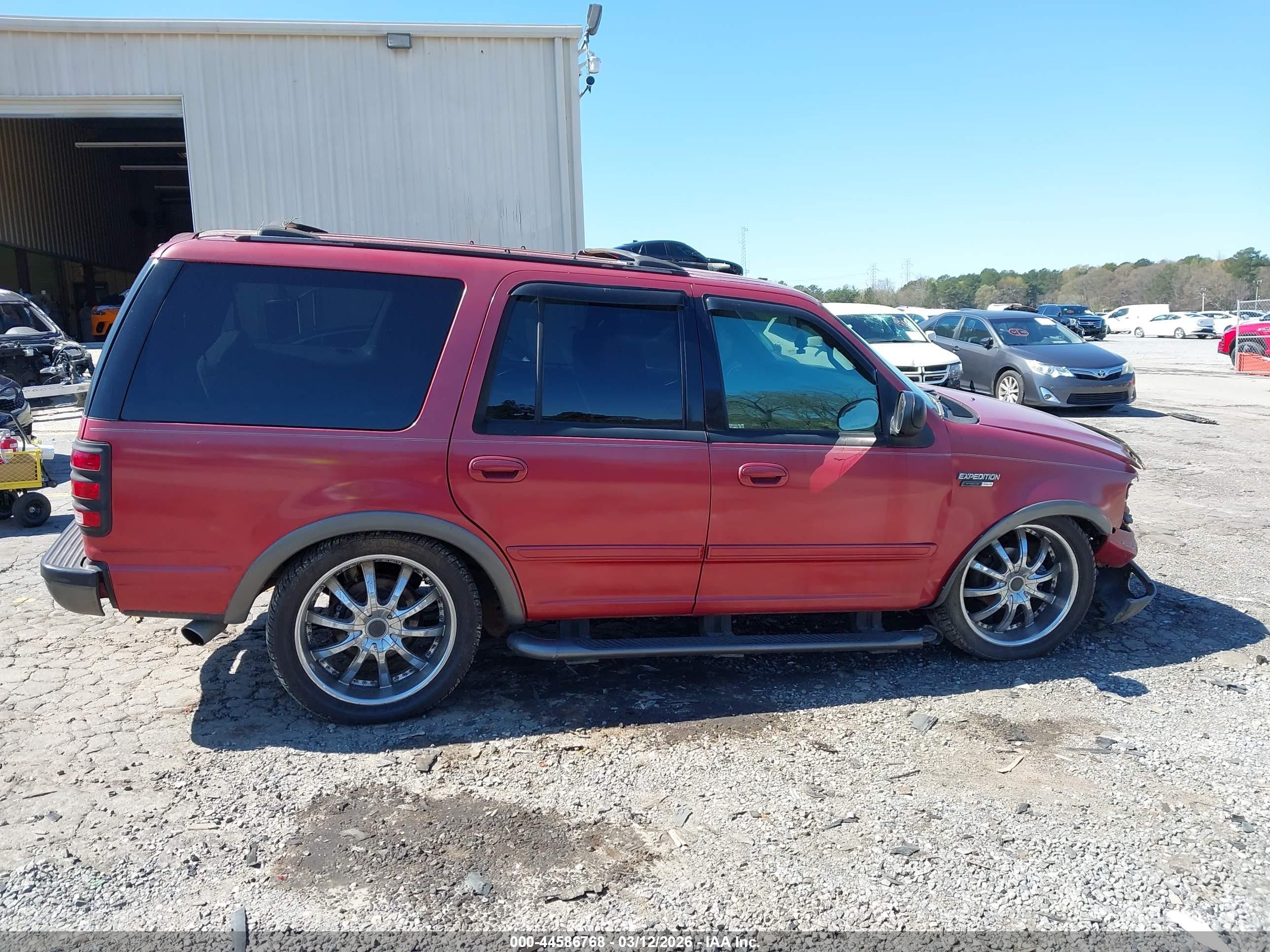 2000 Ford Expedition Xlt Red vin: 1FMRU1564YLA63705