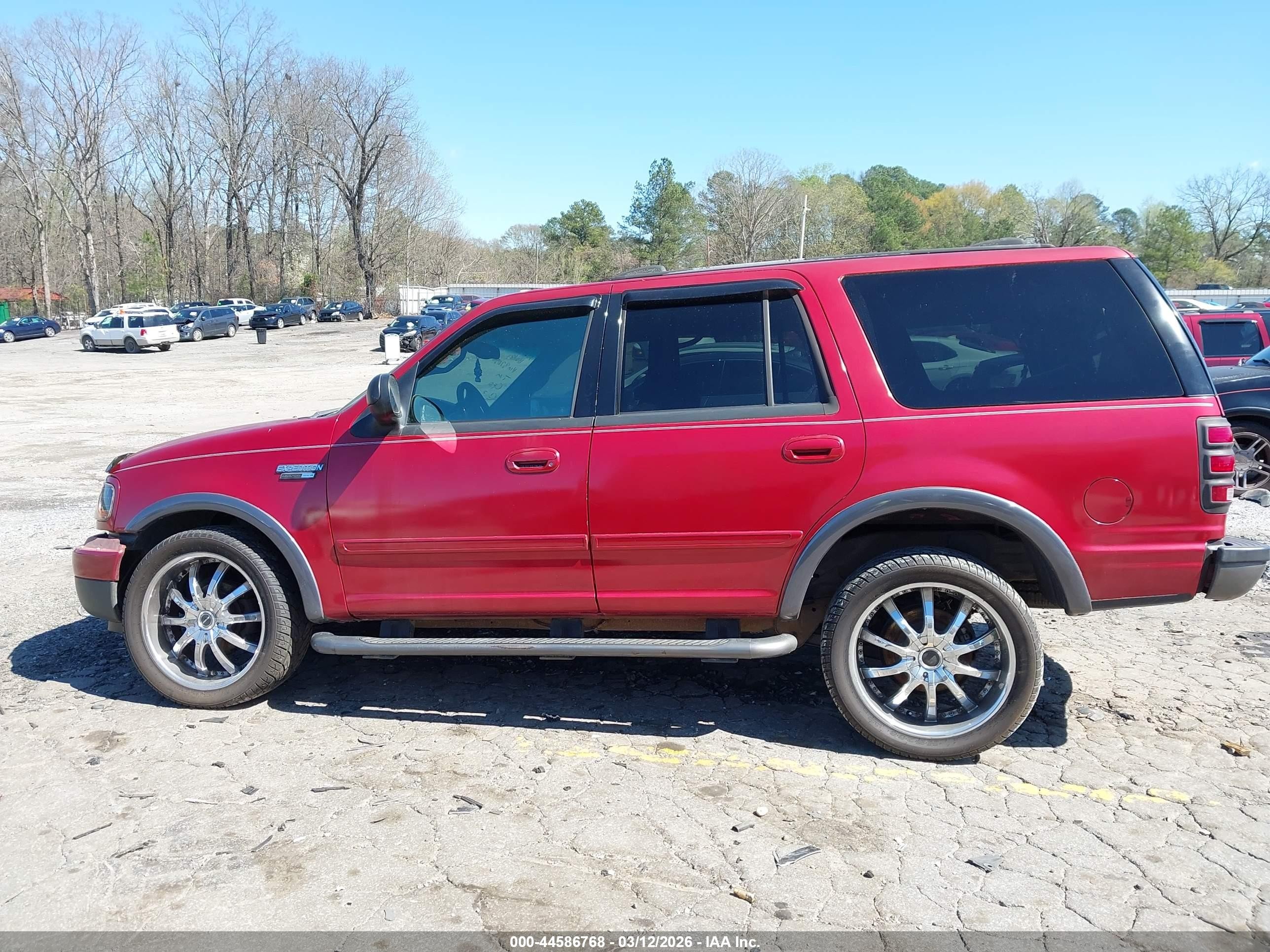 2000 Ford Expedition Xlt Red vin: 1FMRU1564YLA63705