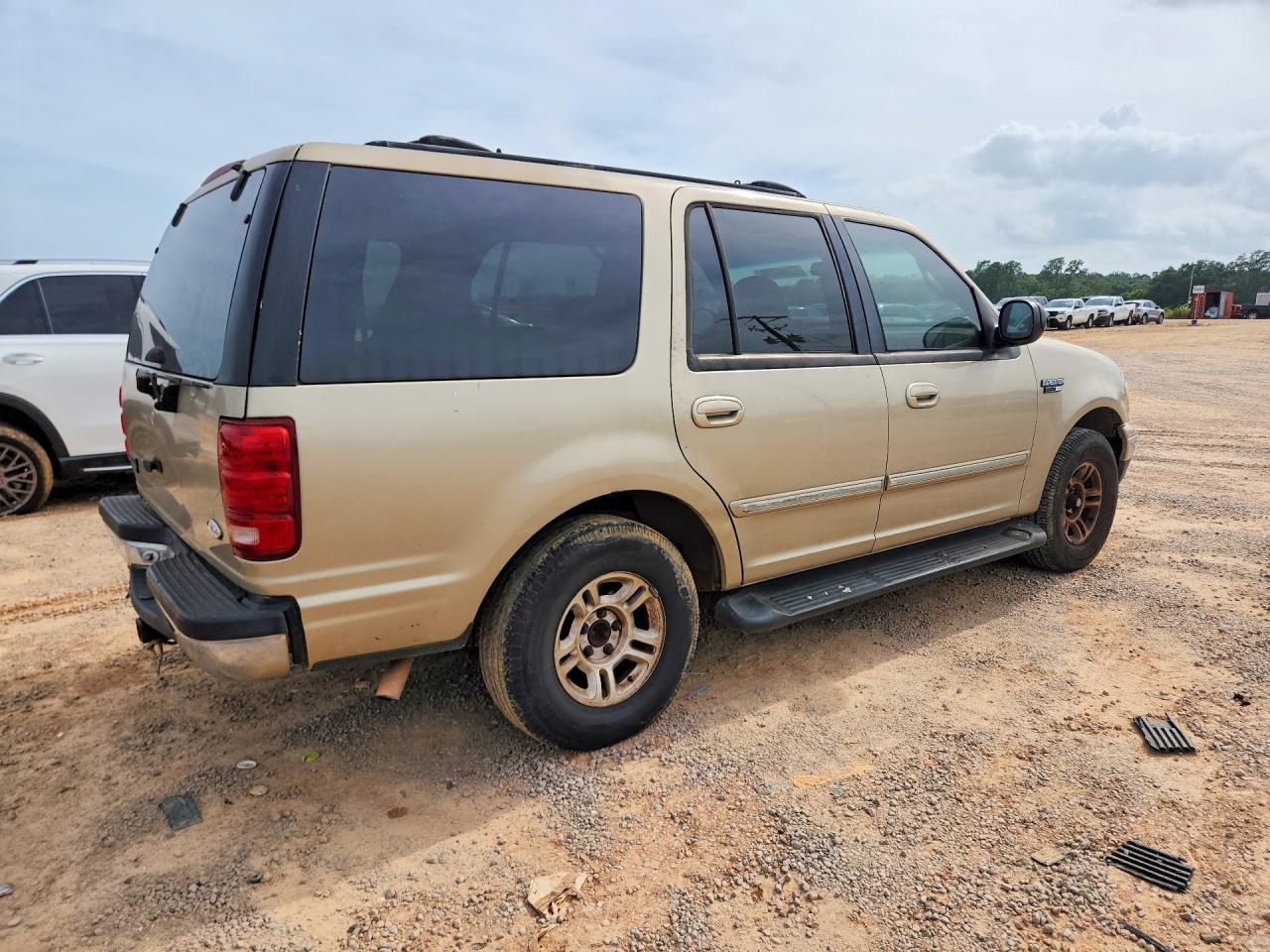 2000 Ford Expedition Xlt Gold vin: 1FMRU1564YLB80944