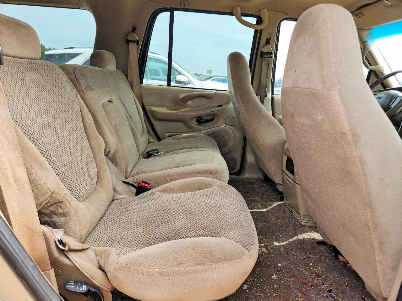 2000 Ford Expedition Xlt Gold vin: 1FMRU1564YLB80944
