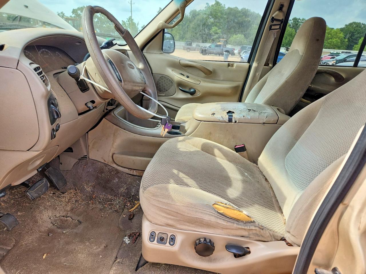 2000 Ford Expedition Xlt Gold vin: 1FMRU1564YLB80944