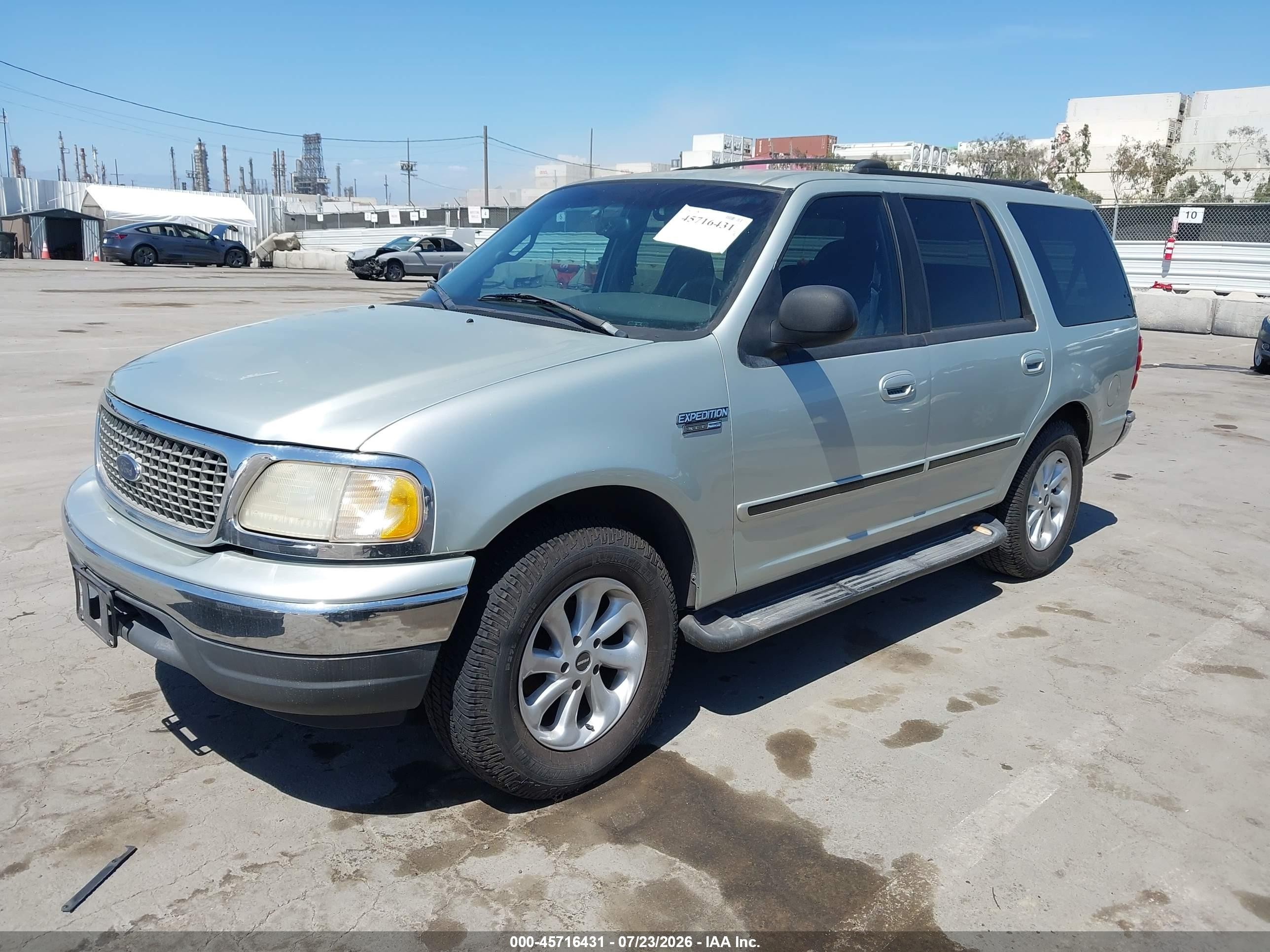 2000 Ford Expedition Xlt Silver vin: 1FMRU1564YLC23288