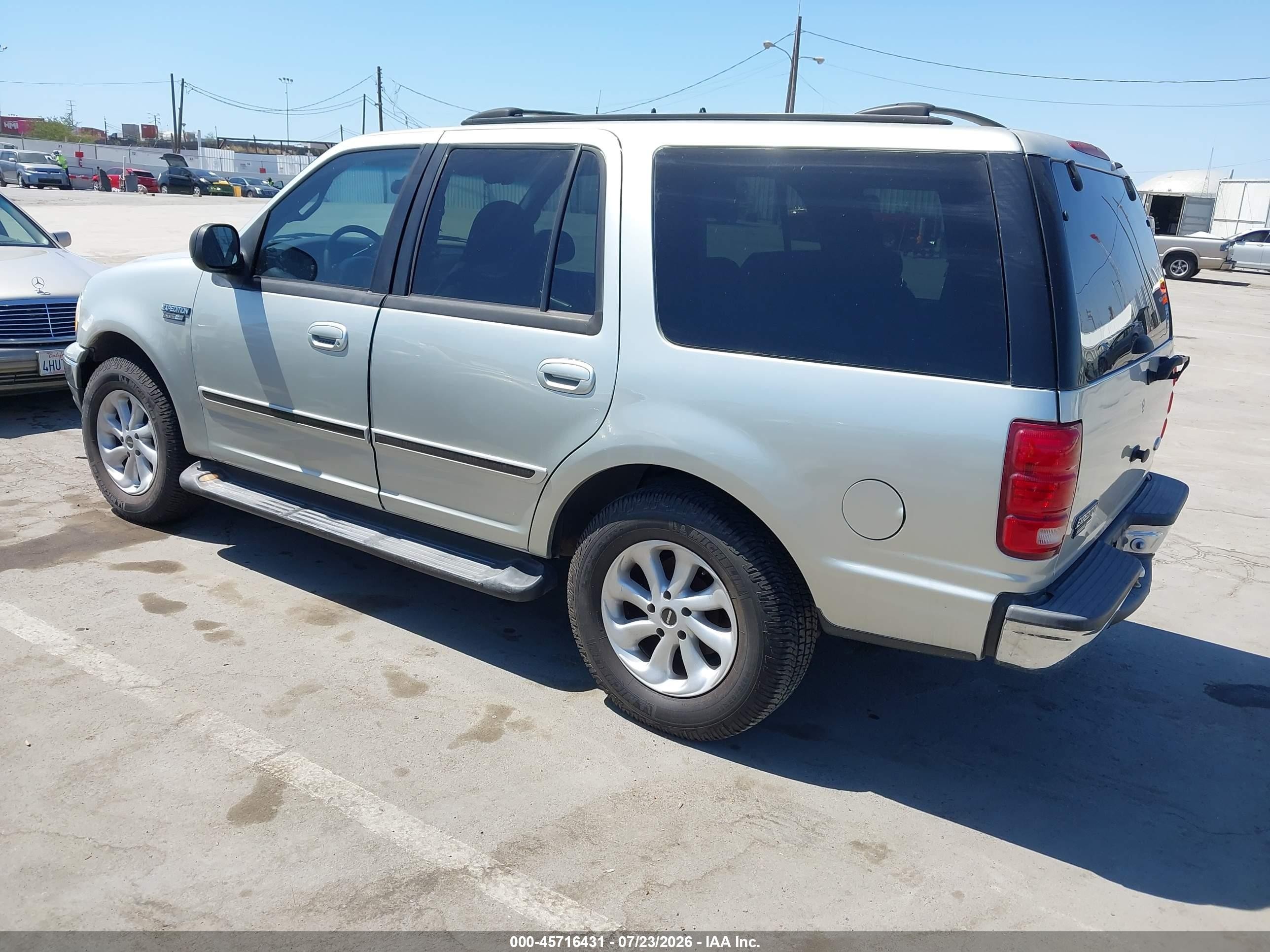 2000 Ford Expedition Xlt Silver vin: 1FMRU1564YLC23288