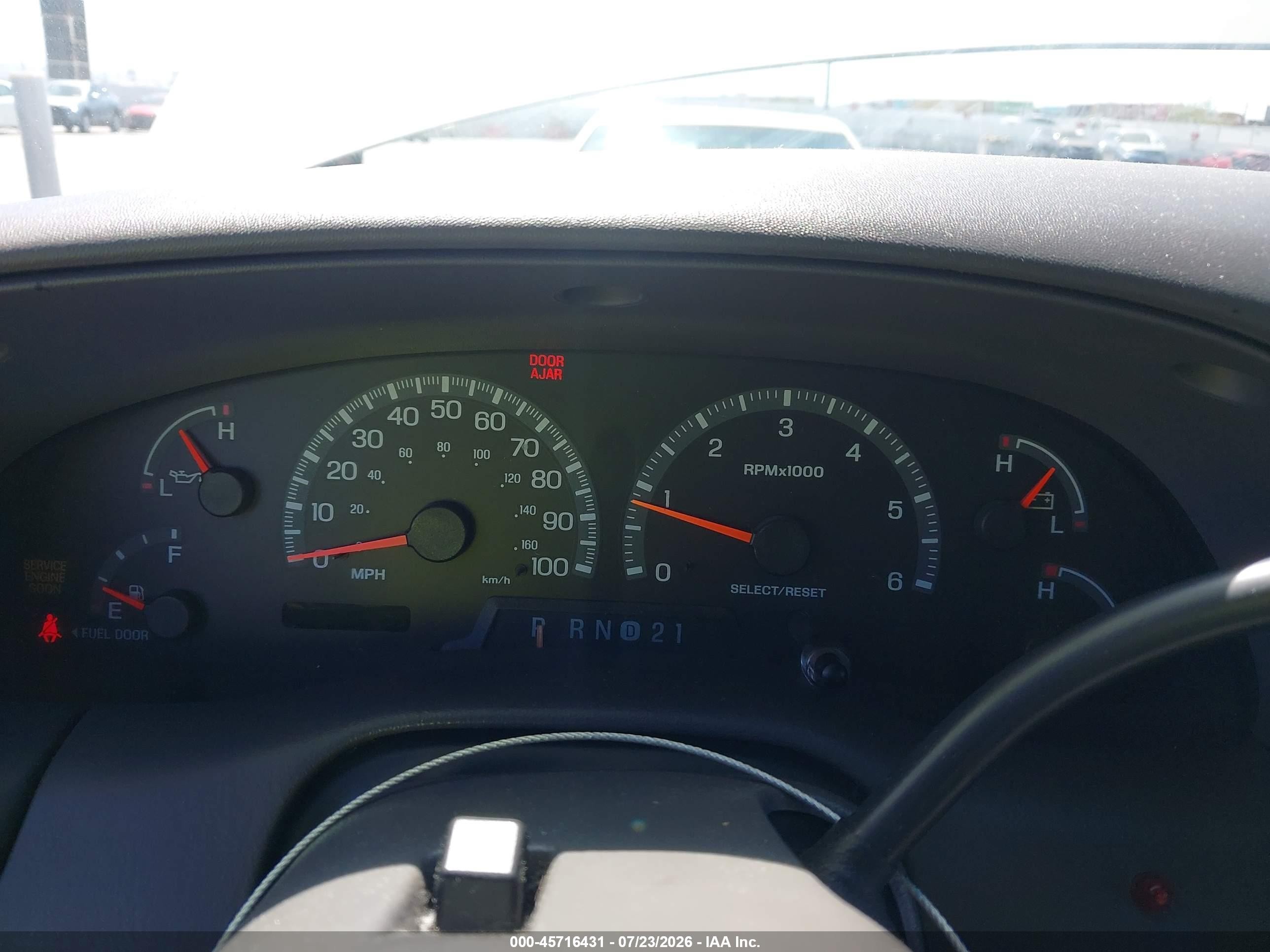2000 Ford Expedition Xlt Silver vin: 1FMRU1564YLC23288