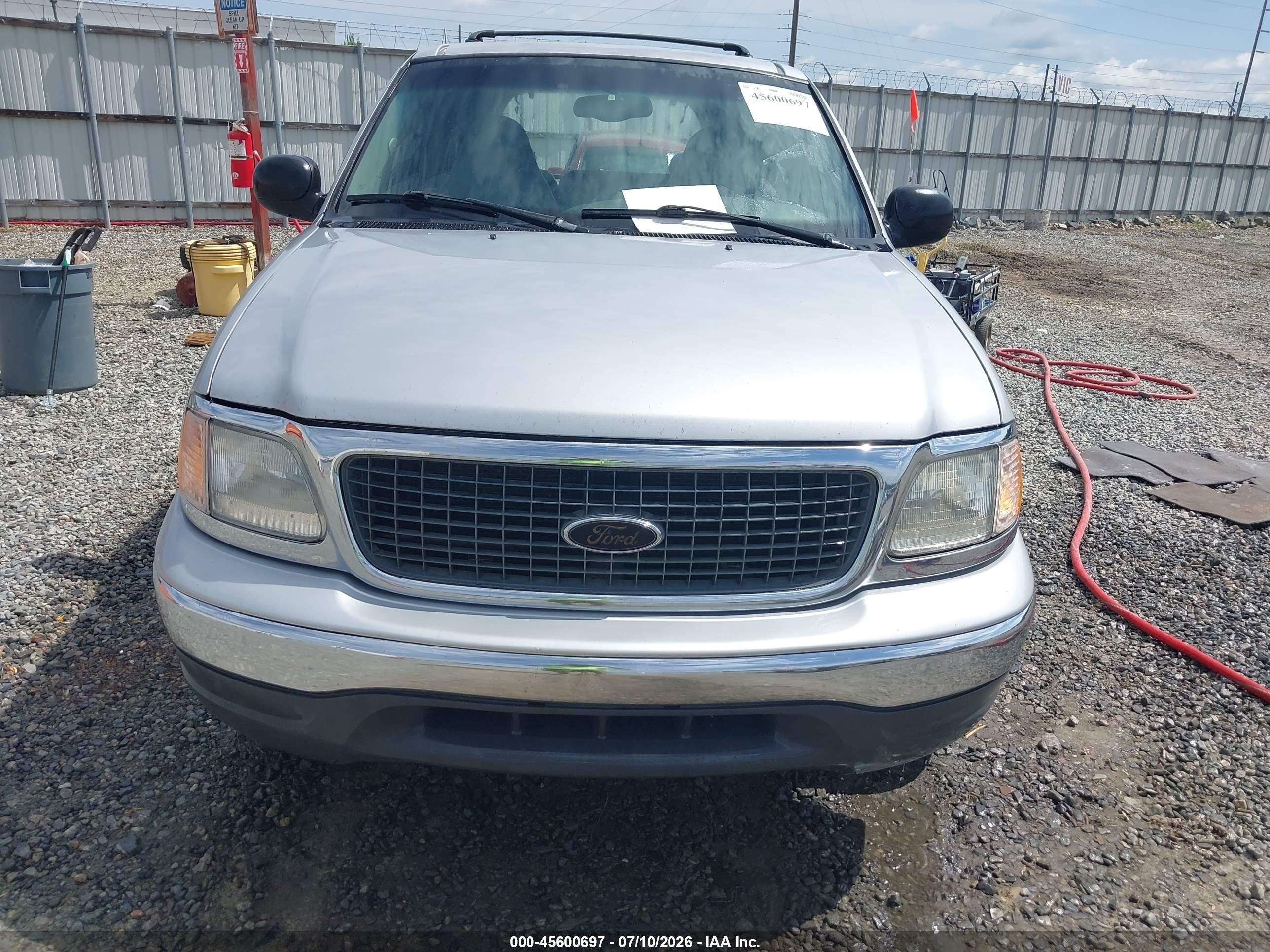 2000 Ford Expedition Xlt Серебряный vin: 1FMRU1566YLA21441