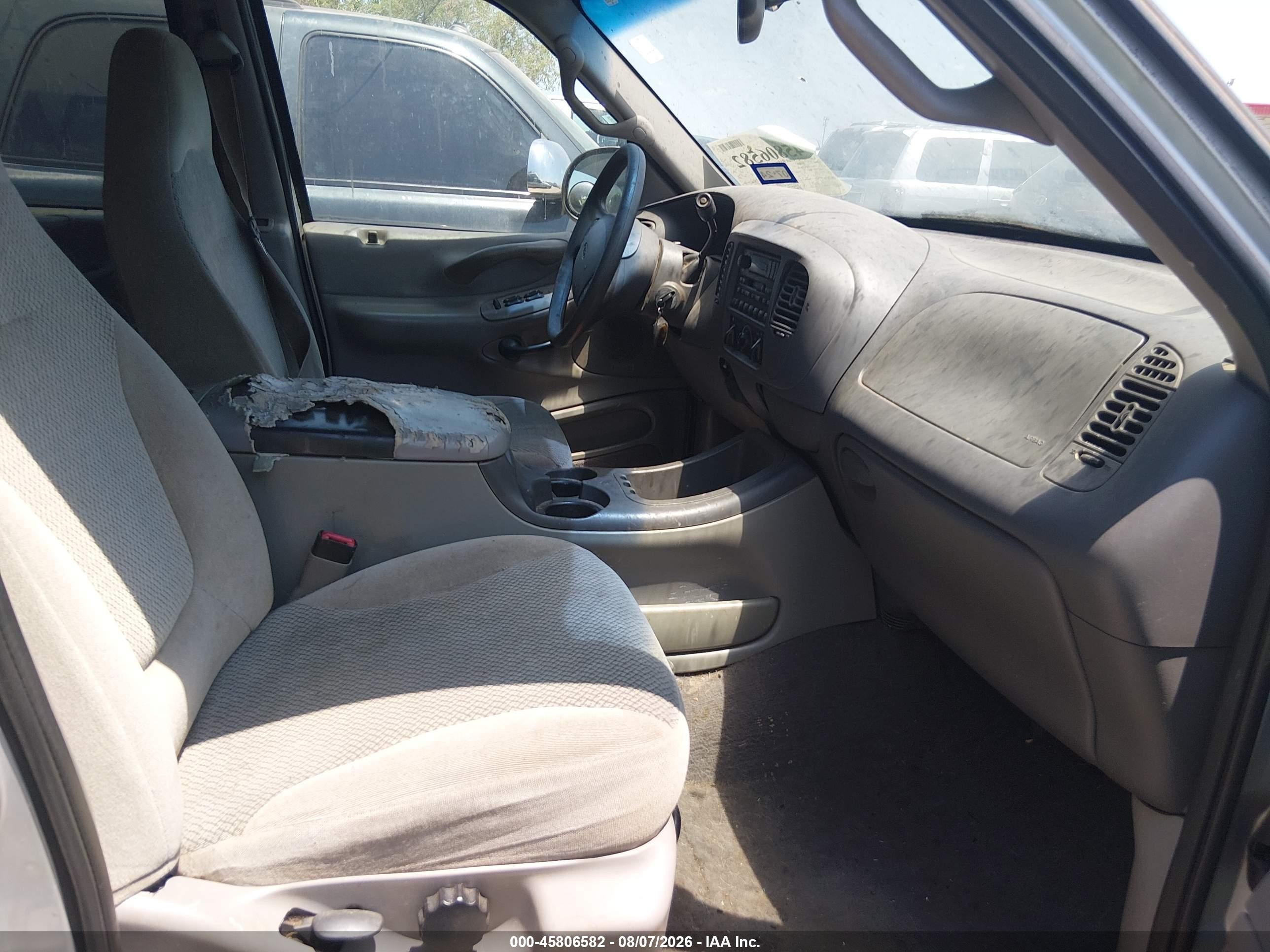 2000 Ford Expedition Xlt Silver vin: 1FMRU1567YLC21986